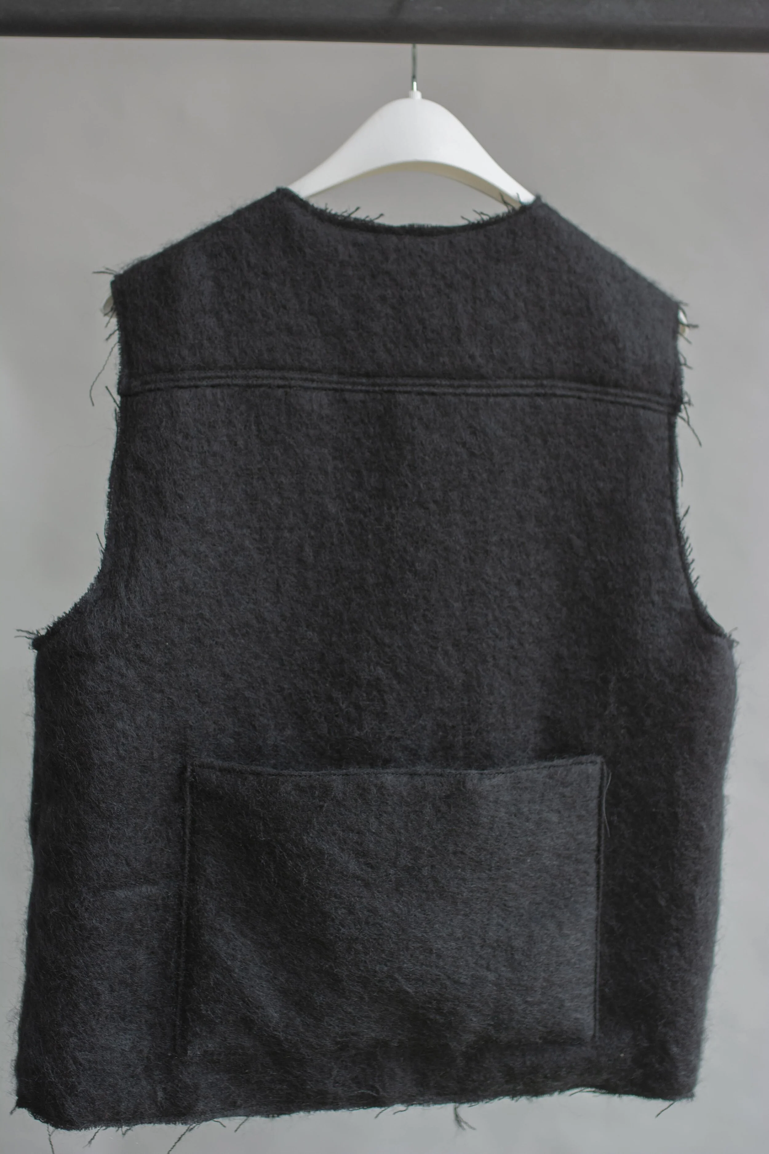 utilitywear_streetwear_utilitygarments_utility_adjustable_utilityvest_fishing est_contemporary_avantgarde_maximalist_deconstructed_cutandsew_luxurymaterials_mohair_moderndesigns_madeinus_editorial_fashion_fw19_productshot_eltonlouie_uv_bpw-sh_1500.jpg