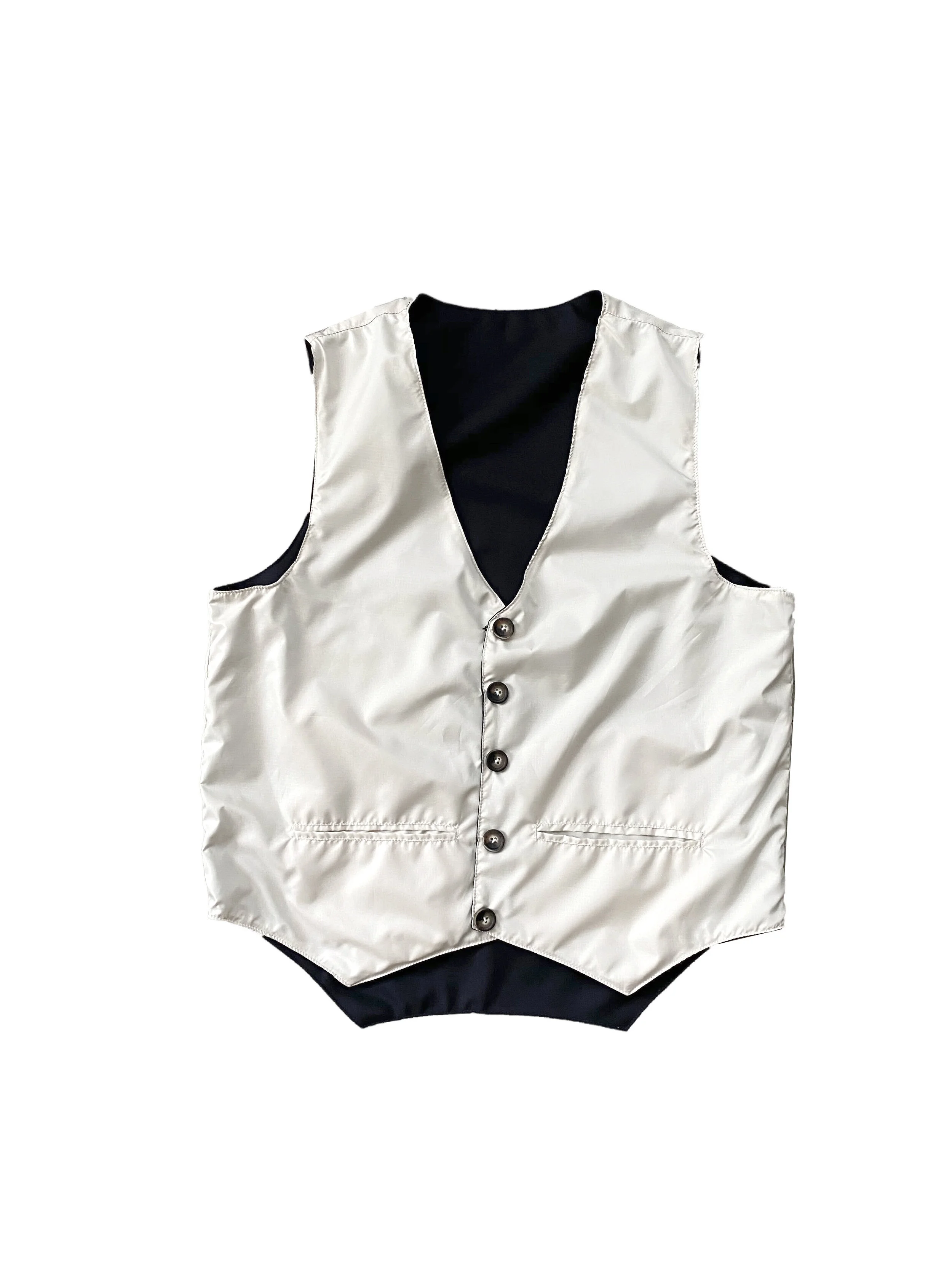 utilitywear_utilitygarments_streetwear_formalwear_designer_reversible_utilityvest_fishingvest_huntingvest_workingvest_cutandsew_gabardine_ripstop_madeinus_editorial_fashion_2ndstreet_fw2021_eltonlouie