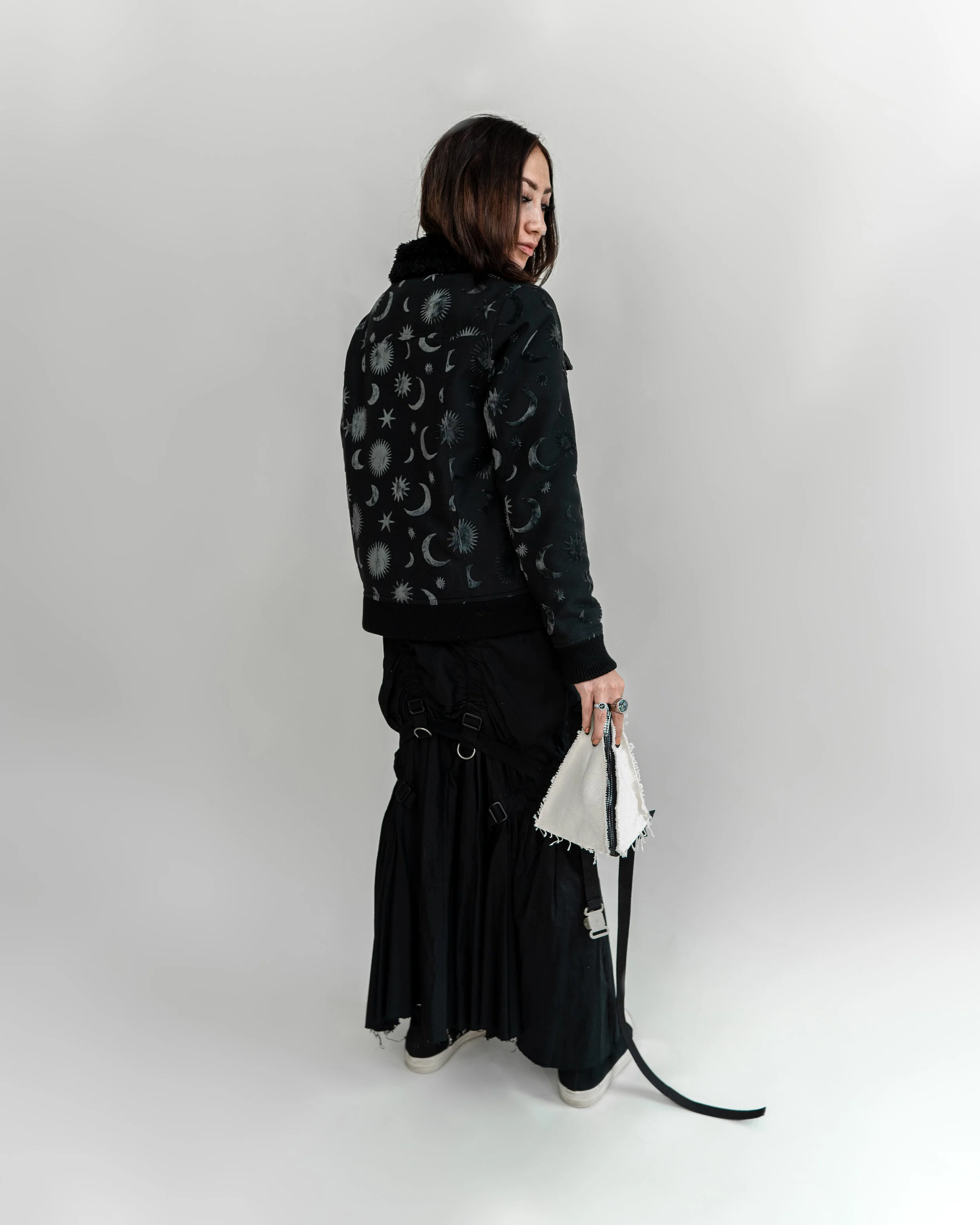 utilitywear_slingbag_crossbodybag_clutchbag_fannypack_waistbag_pyramidbag_cutandsew_madeinus_undercover_viviennewestwood_seditionaries_junyawatanabe_commedesgarcons_rickowens_eltonlouie