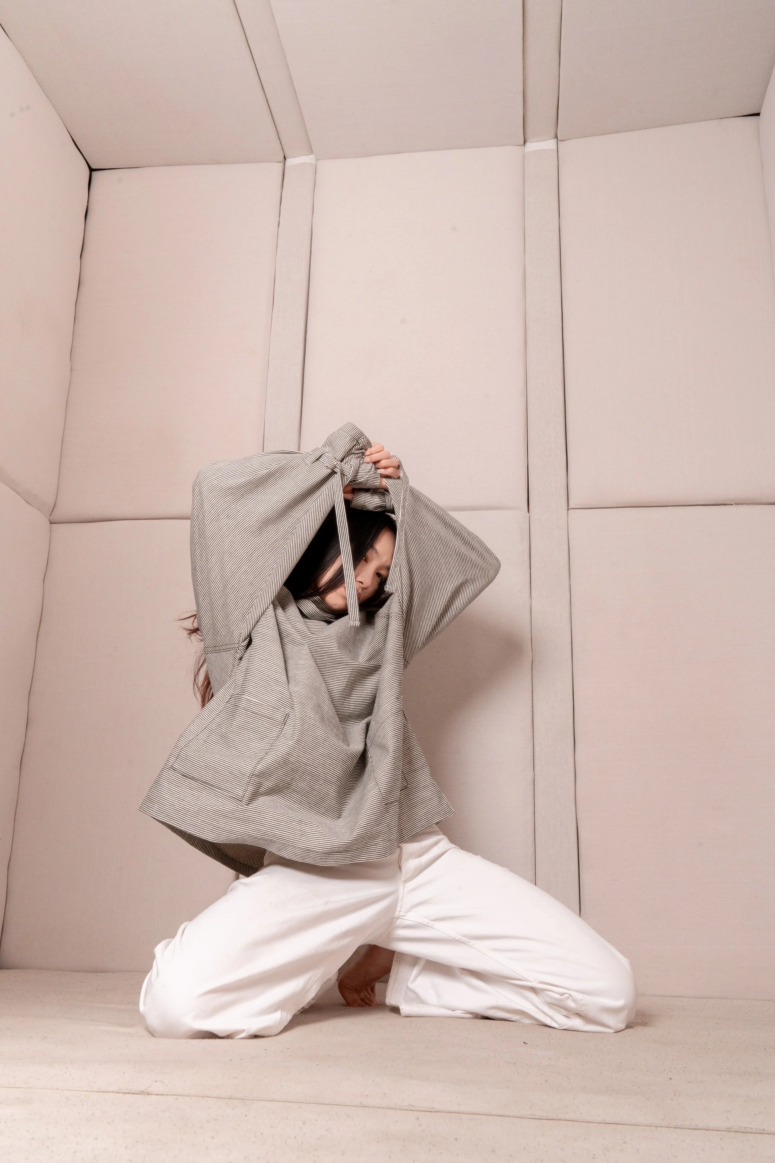 Eltonlouie_ss25_fashion_editorial_straightjacket_bondage_vintage_smock_designer_DSC07160.jpg