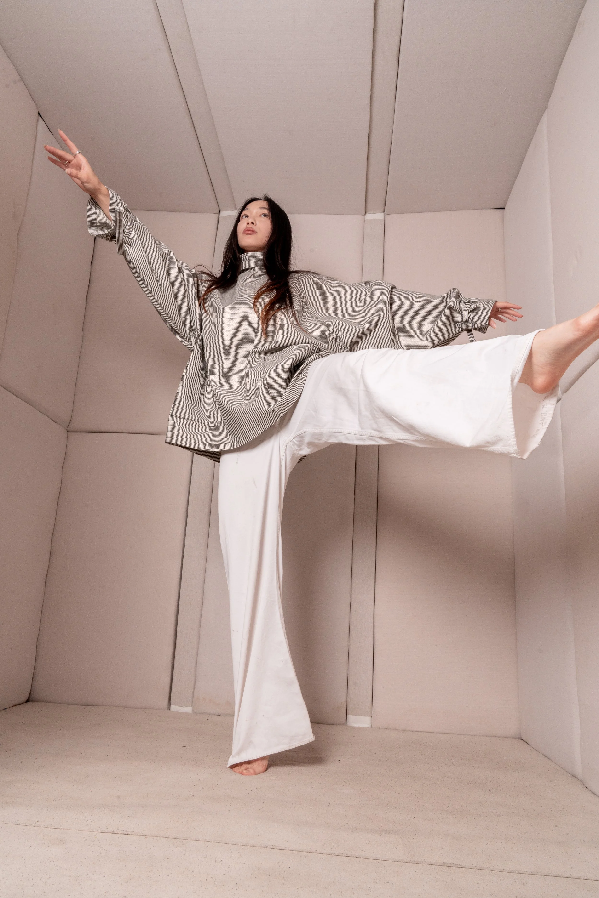 Eltonlouie_ss25_fashion_editorial_straightjacket_bondage_vintage_smock_designer_DSC07197.jpg