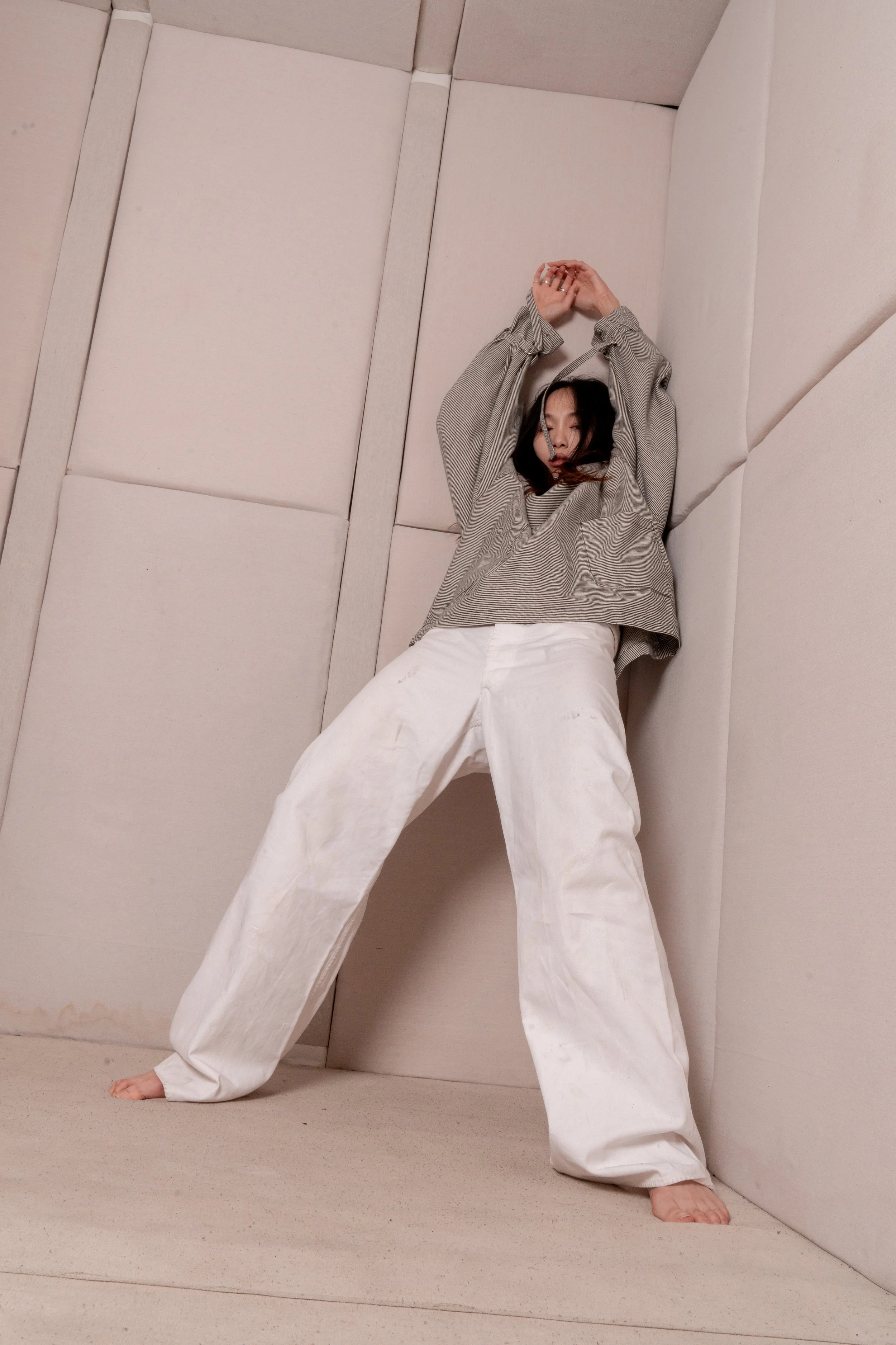 Eltonlouie_ss25_fashion_editorial_straightjacket_bondage_vintage_smock_designer_DSC07182.jpg