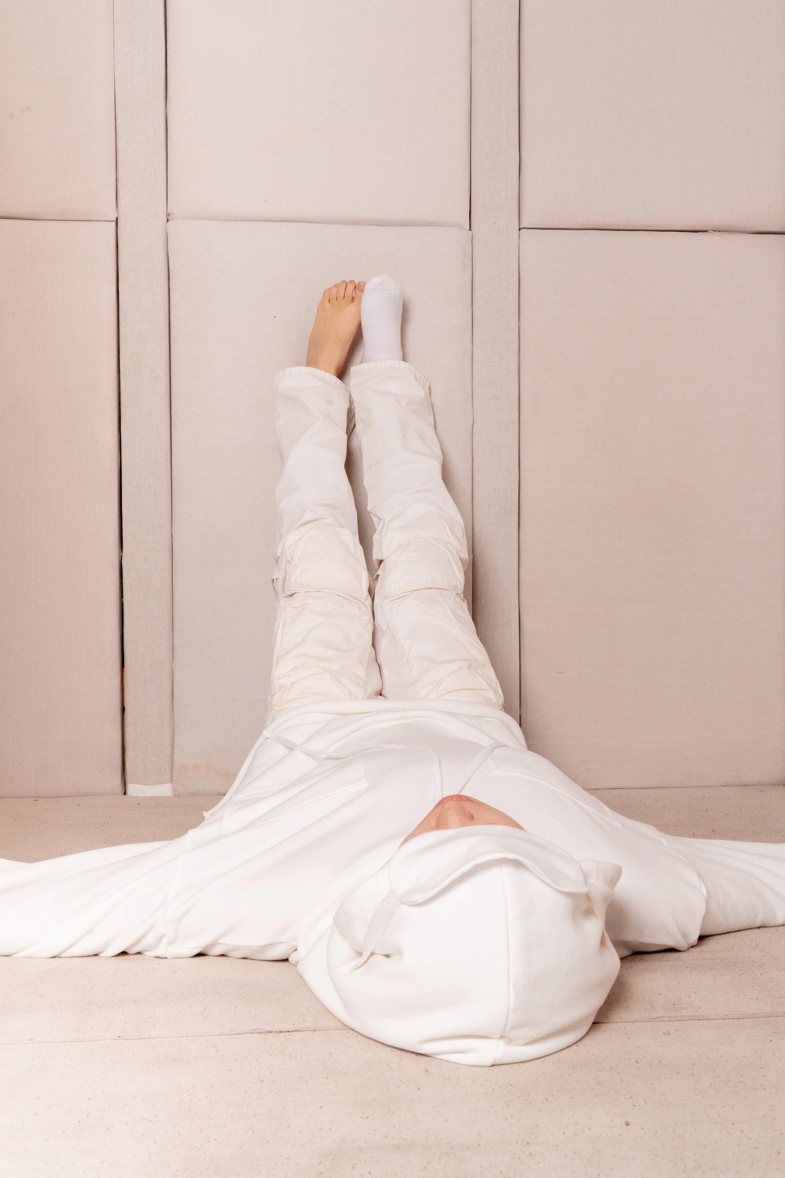 Eltonlouie_ss25_fashion_editorial_sleep_hoodie_helmutlang_archive_designer_DSC06643.jpg