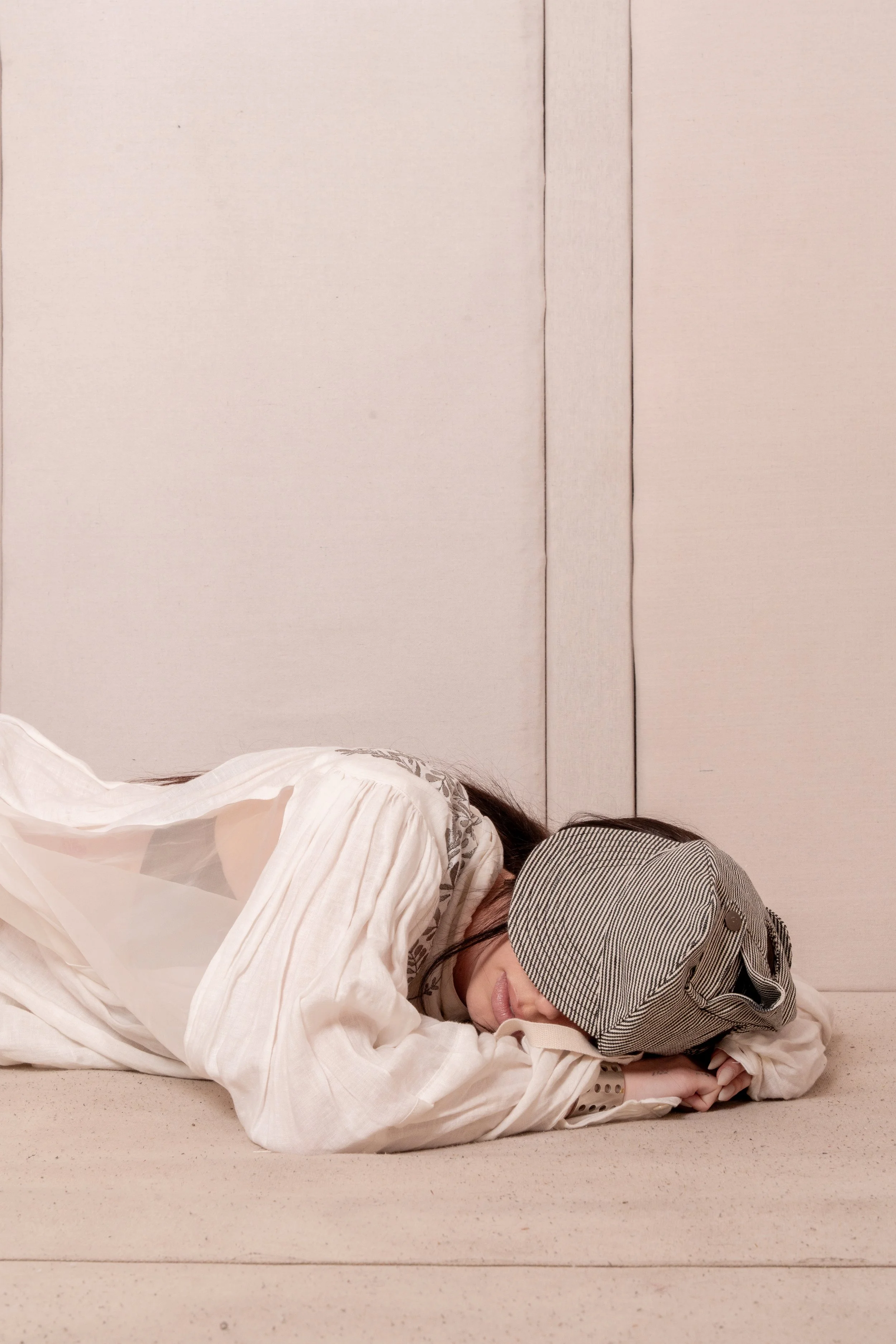 Eltonlouie_ss25_fashion_editorial_sleep_hoodie_americana_kapital_designer_DSC06849.jpg