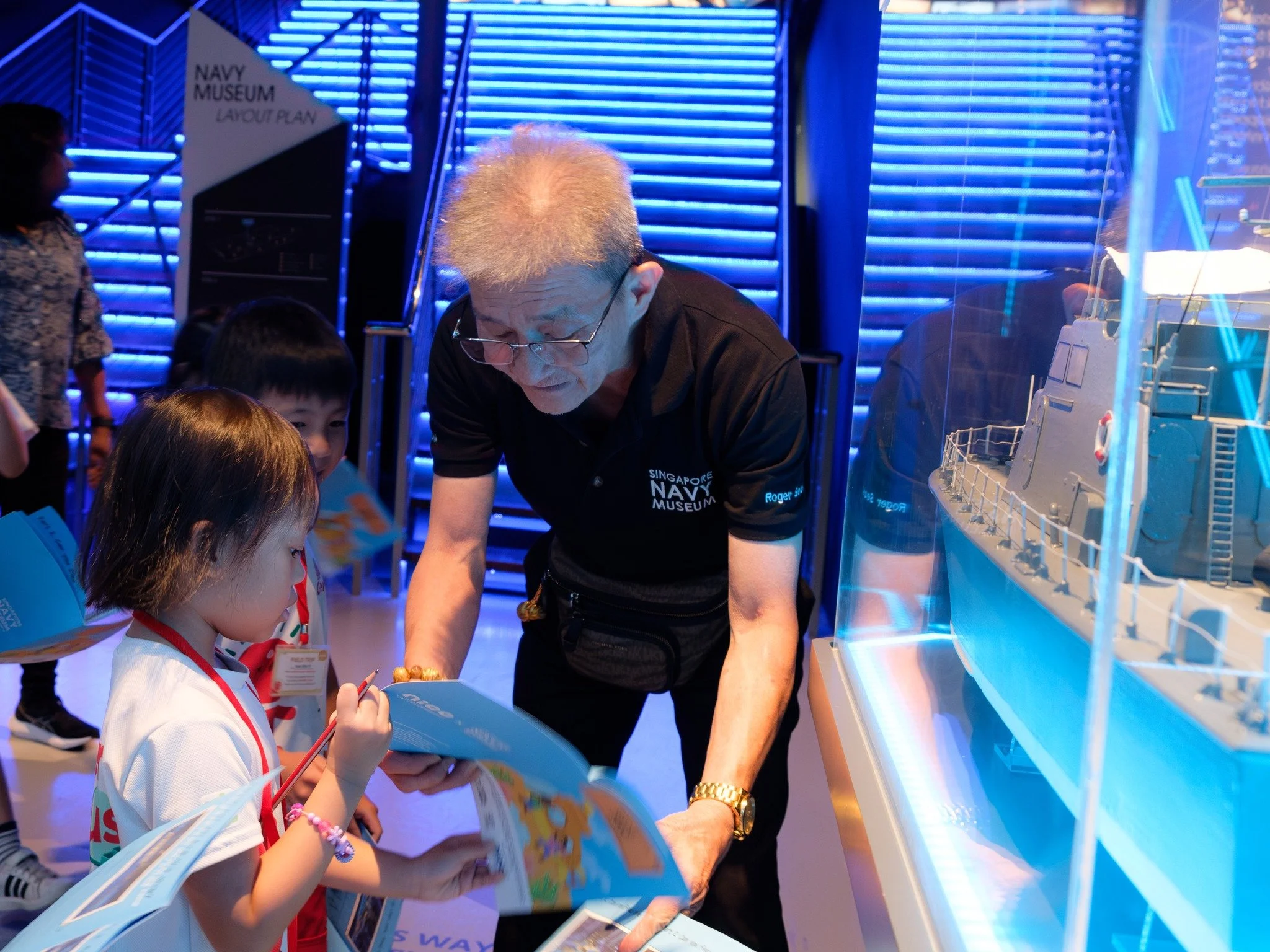 Today's learning adventure took us to the @singaporenavy Museum! Our little SuperGenius were captivated by the naval models and history, guided by the amazing Encik Seow, a RSN legend with over 50 years of service. 🚢🇸🇬✨ Anchors aweigh to a future