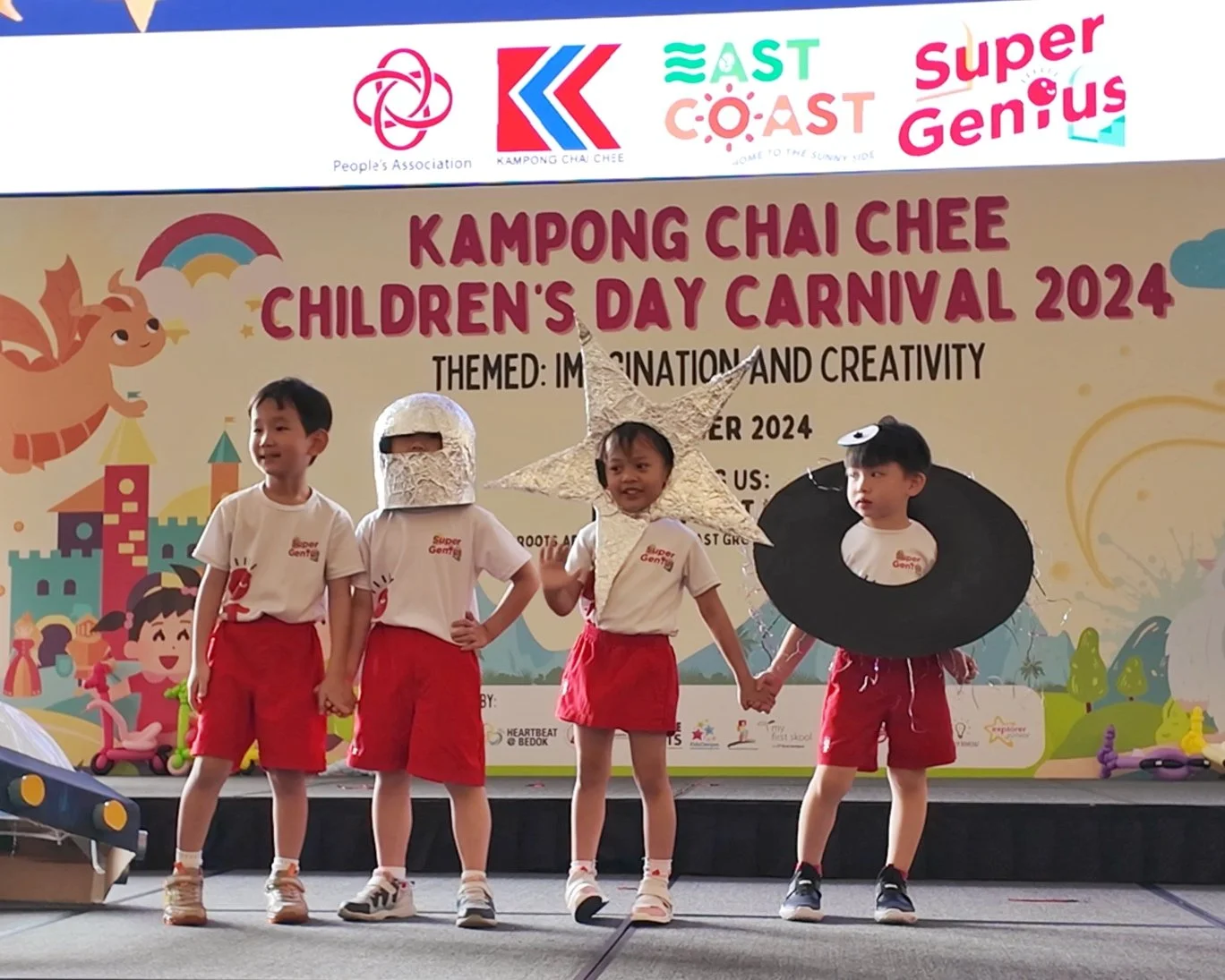 🌟✨ Blast Off to Imagination! ✨🌟
Our SuperGenius preschoolers had an out-of-this-world adventure at the Kampong Chai Chee  Children's Day Carnival 2024 @heartbeat_bedok ! 🚀👩‍🚀 With their starry costumes and space helmets, they explored new pl