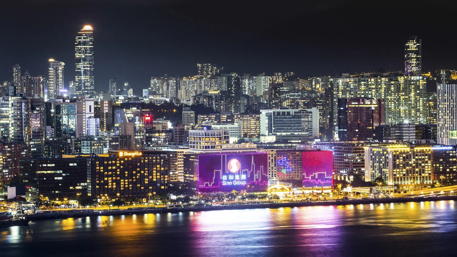 Niio and Sino Group have collaborated to launch the inaugural Sino x Niio Illumination Art Prize. Winning artworks will be displayed on two of the world’s most prominent screens: harbour facing facades of Tsim Sha Tsui Centre and Empire Centre buildings in Hong Kong. Image courtesy of Sino Group.