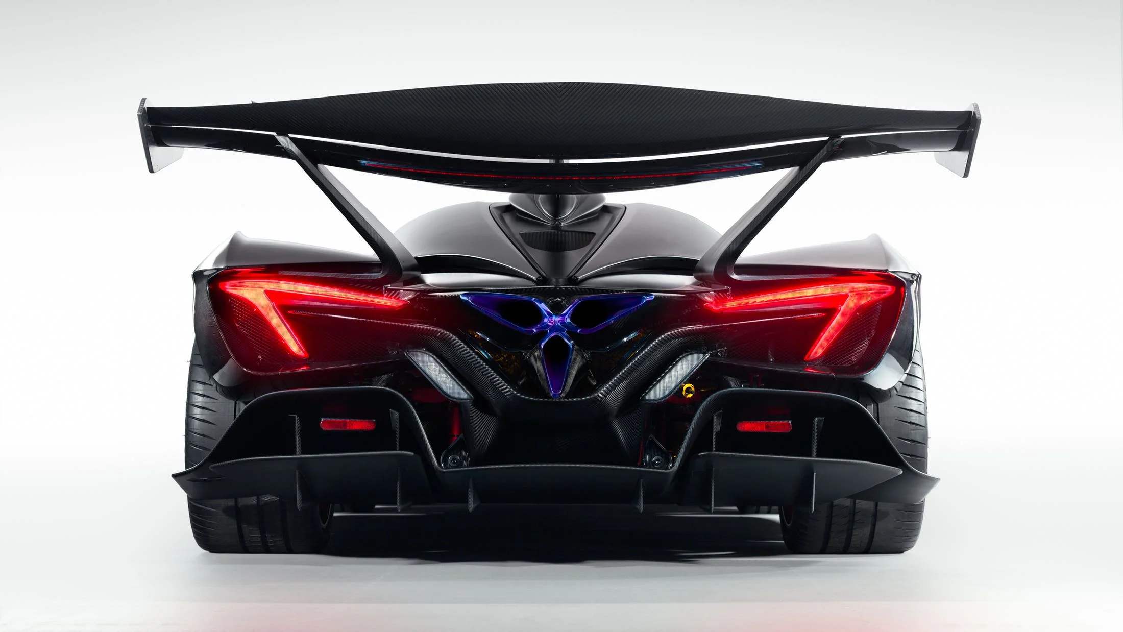 Stražnji kraj Apollo IE-a, izvor: apollo-automobil.com