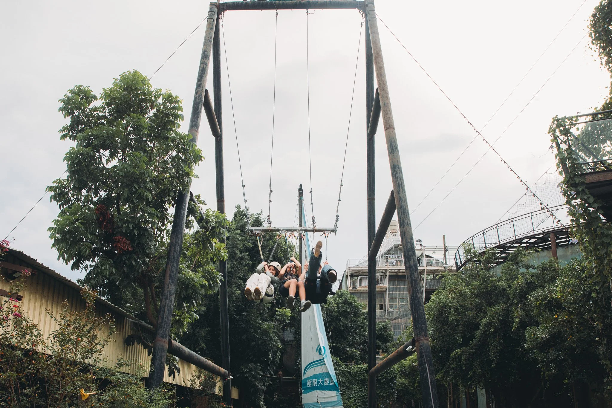 𝐓𝐫𝐚𝐯𝐞𝐥 𝐀𝐫𝐨𝐮𝐧𝐝 𝐅𝐨𝐫𝐦𝐨𝐬𝐚