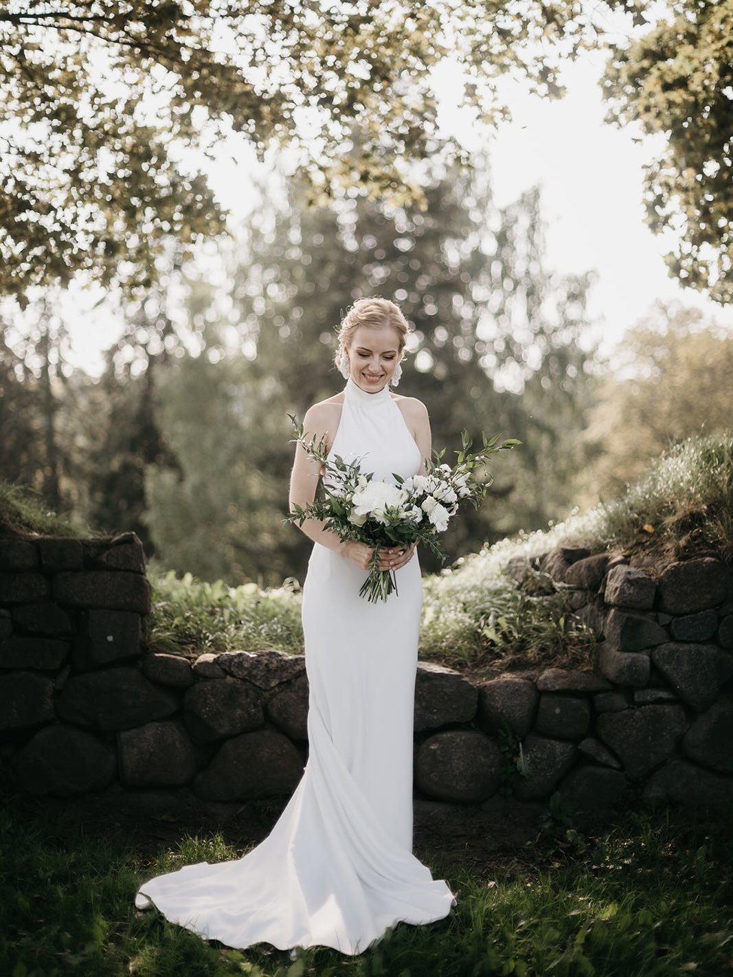 Ajattomuus ✨🤍 Moni asiakas toivoo, ett&auml; h&auml;&auml;puku olisi sellainen, ett&auml; h&auml;&auml;kuvia kymmenien vuosien p&auml;&auml;st&auml; katsoessa h&auml;&auml;puku n&auml;ytt&auml;isi edelleen tyylikk&auml;&auml;lt&auml;. Vaikka ajankuv