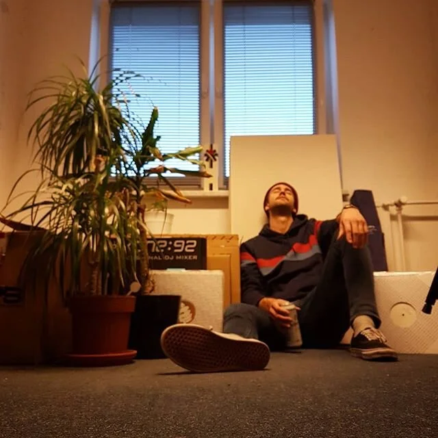 Moving forward
-
Reasons to celebrate amid the chaos: moved into my new studio with @pyshofficial as my neighbor, first release coming next month, and my company, Sound Foundry Berlin, launching next week 🍾🐩💯