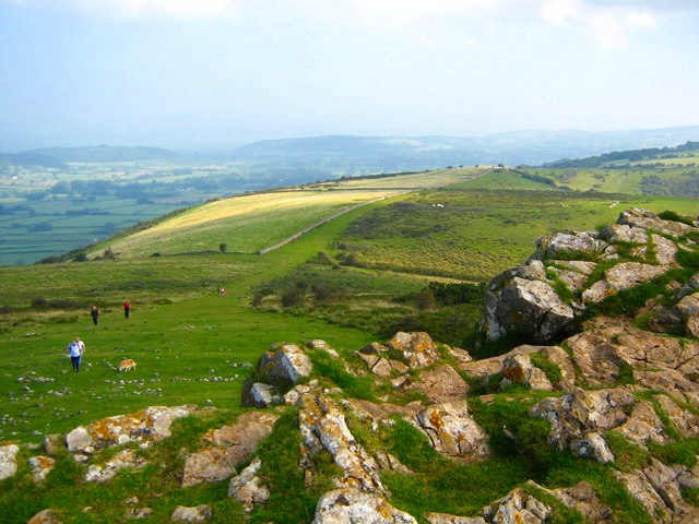 Crook_Peak_towards_Compton_Hill.jpg