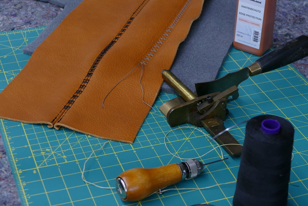 LineaMare_L1000587_leather_production.JPG