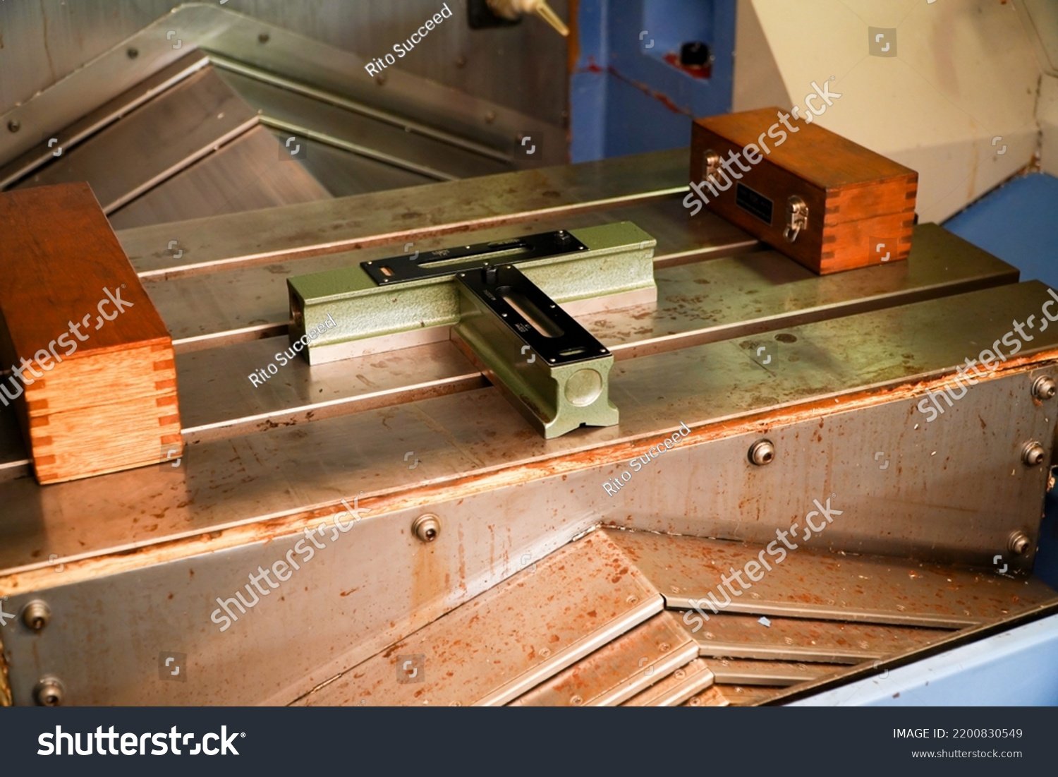 stock-photo-water-level-tool-on-the-machine-table-for-adjust-alignment-of-cnc-machine-cnc-machine-setup-and-2200830549 (1).jpg