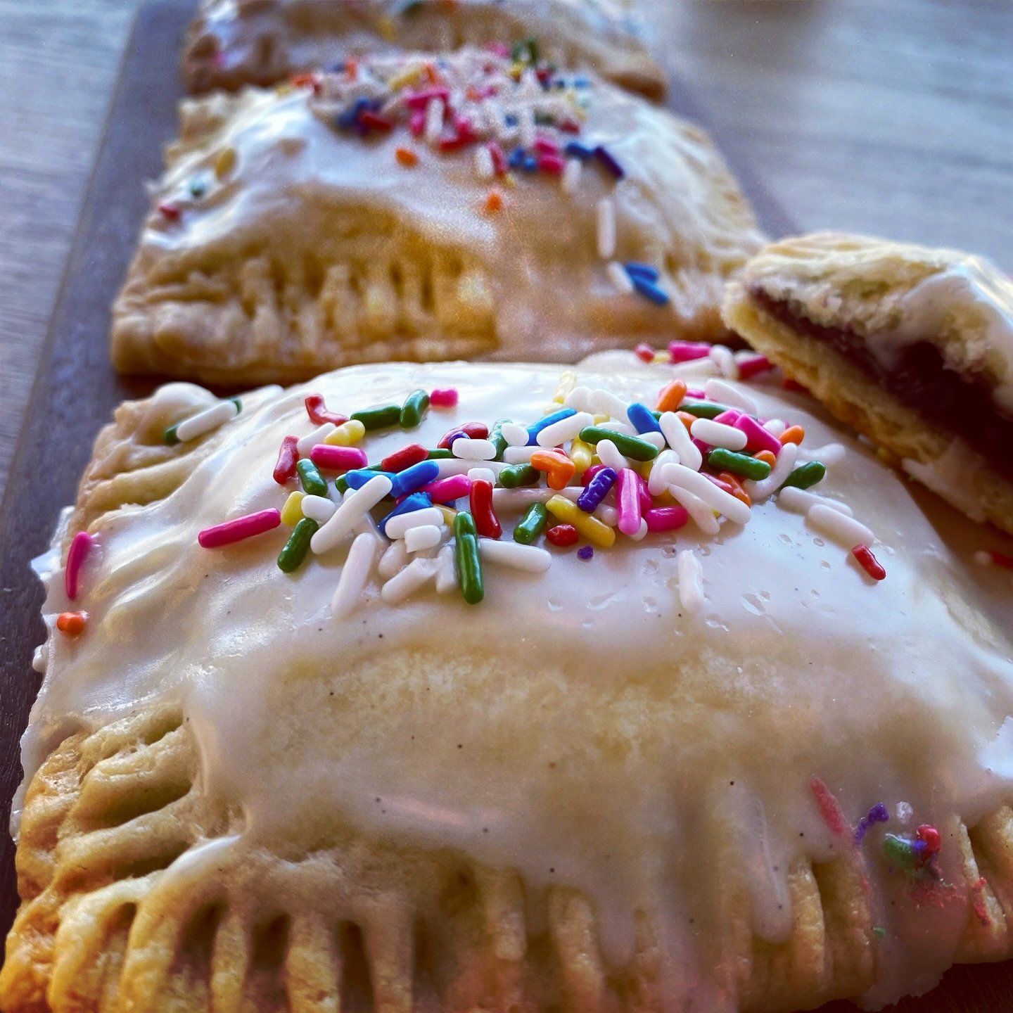VEGAN POP TARTS
We make them daily with a rotating variety of home-made jams - today they are filled with organic blueberry.  Yummy comfort on a cold December day! 🫐😋❤️

#poptarts #bakery #market 
@montesfinefoods