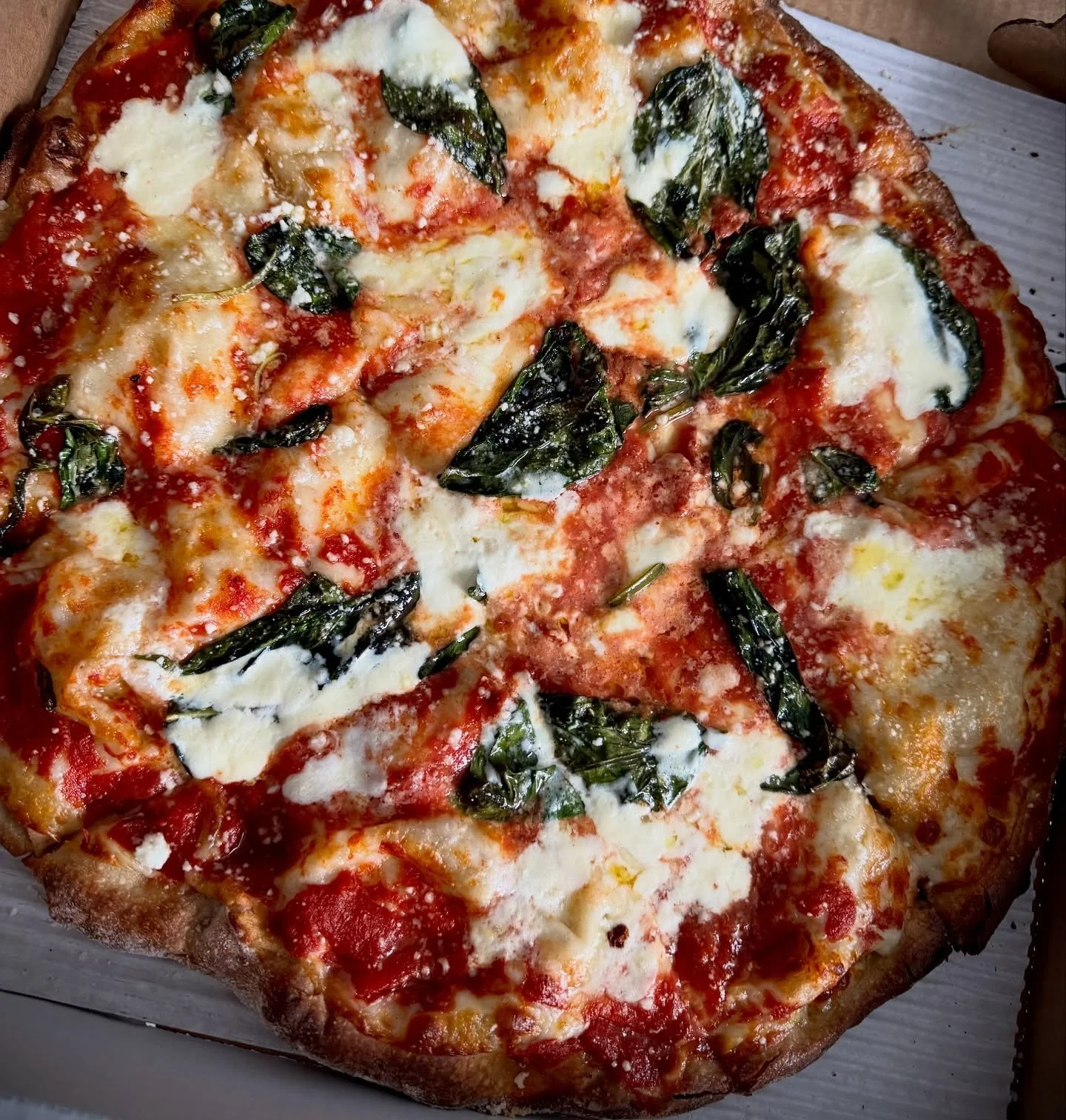 MARGHERITA PIZZA
With Nana Q&rsquo;s sauce, burrata, provolone, Grana Padano, and fruity Sicilian olive oil on our slow-fermented pinsa crust.  Regina deliziosa! 🍕❤️

#pizza #pinsa #forno
@montesfinefoods