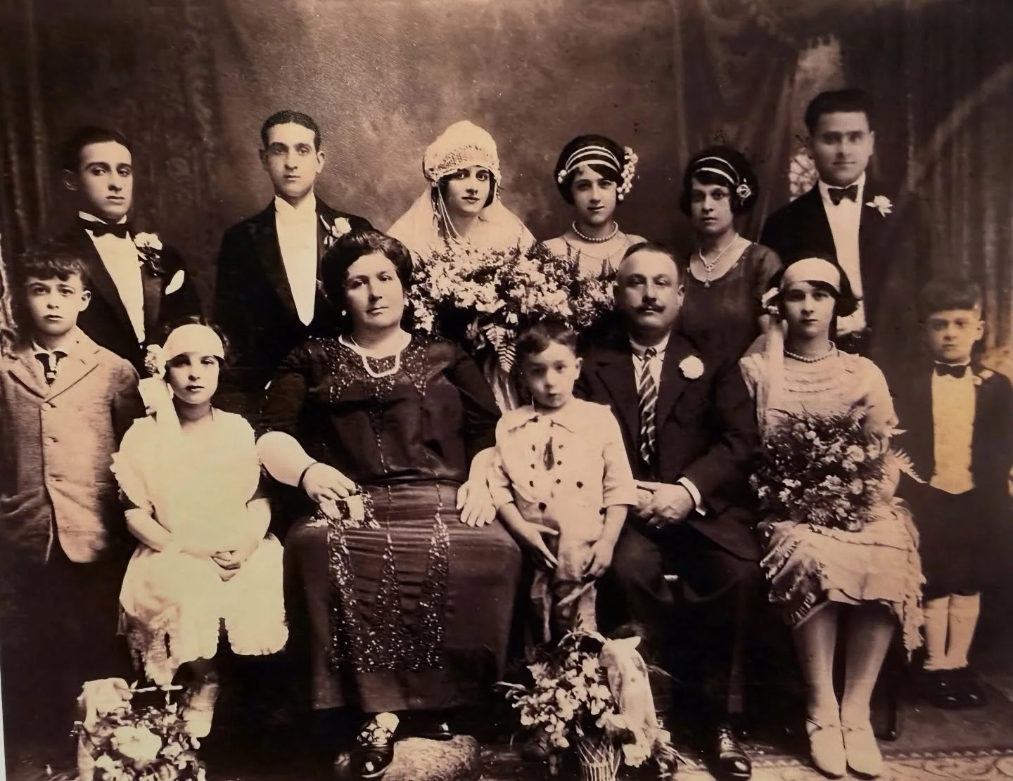 MERRY CHRISTMAS FRIENDS
From our family to yours, we wish you the very happiest holiday season! ✌🏼🎅🏼🎄

CLOSED TODAY
OPEN FRIDAY 12/26 regular hours

#family #merrychristmas #portlandmaine
@montesfinefoods