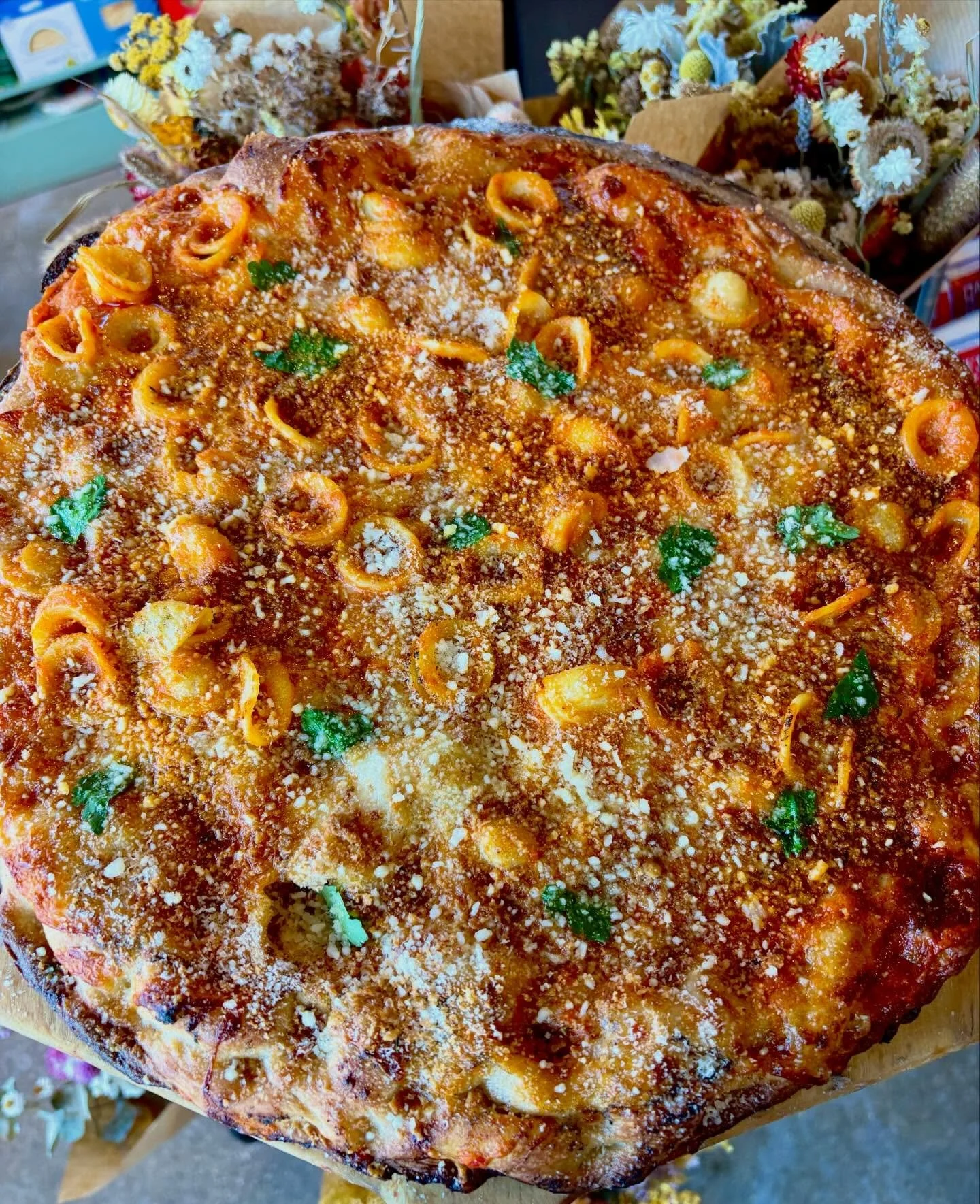 Happy Pizza-Saturday, Friends 💃🏻🍕🕺🏻

Chase the chill away with our VODKA MAC &amp; CHEESE Specialty Pie ( Provolone, Fontina, Vodka Sauce, Nduja, Orecchiette, Herb Breadcrumbs, &amp; Pecorino)! Made with the perfect foundation: our airy, crispy 