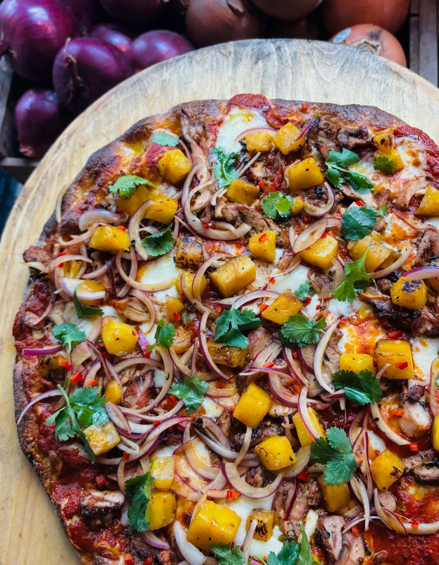 Happy Thursday! We have an absolutely beautiful pie on special to share with you today!

The MEXICAN SPICED CHICKEN pizza is a super fresh, flavorful pie with a perfect amount of heat.

Spiced chicken, chipotle-tomato sauce, and caramelized pineapple