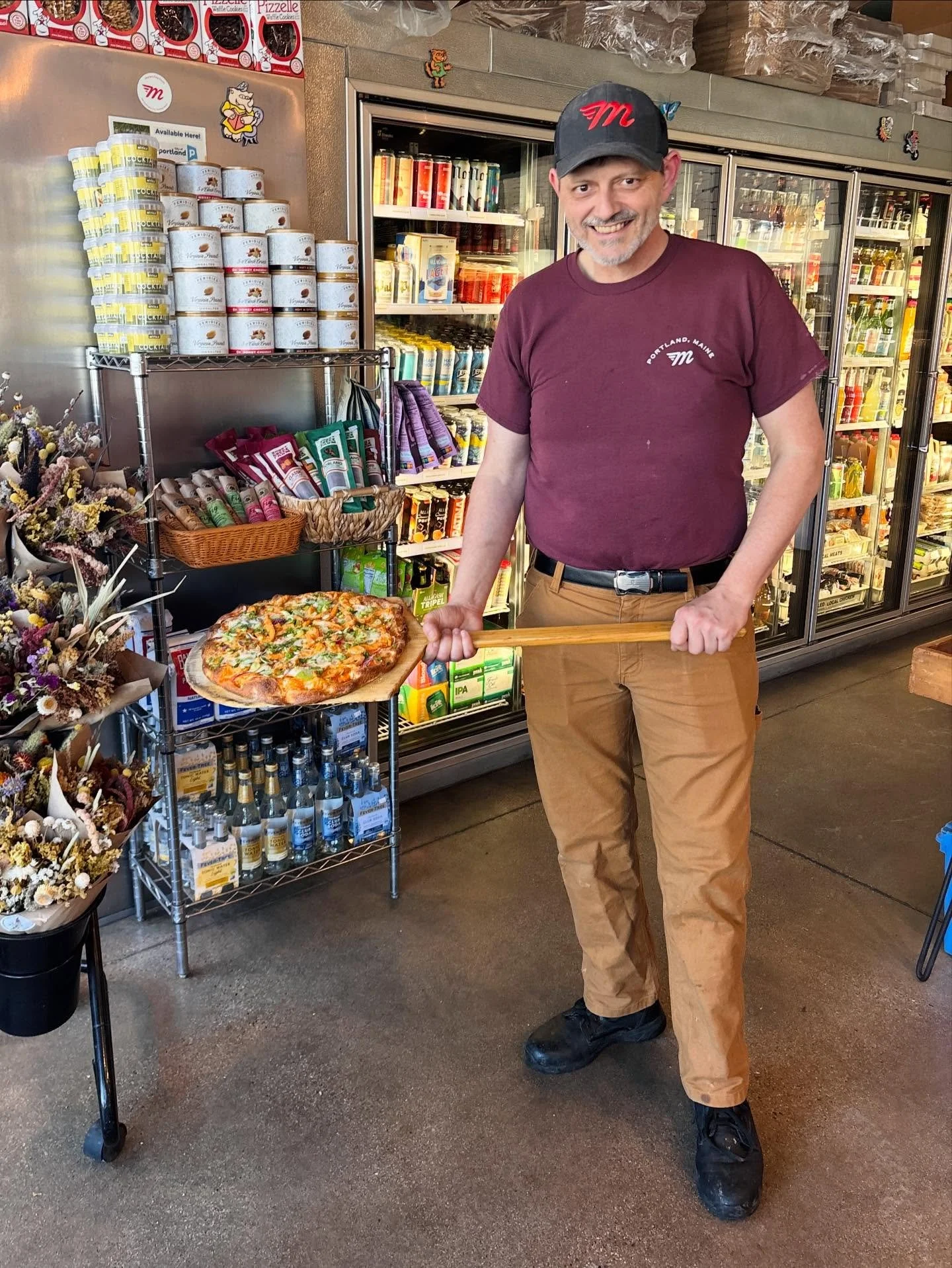 Hello friends! Wishing you wonderful Pizza Friday on this beautiful Portland, Maine afternoon! 💚🤍❤️

We are coming to you live with Team-member Jeremy showing our classic BUFFALO CHICKEN SPECIALTY PIE - housemade buffalo sauce, roast chicken, red o