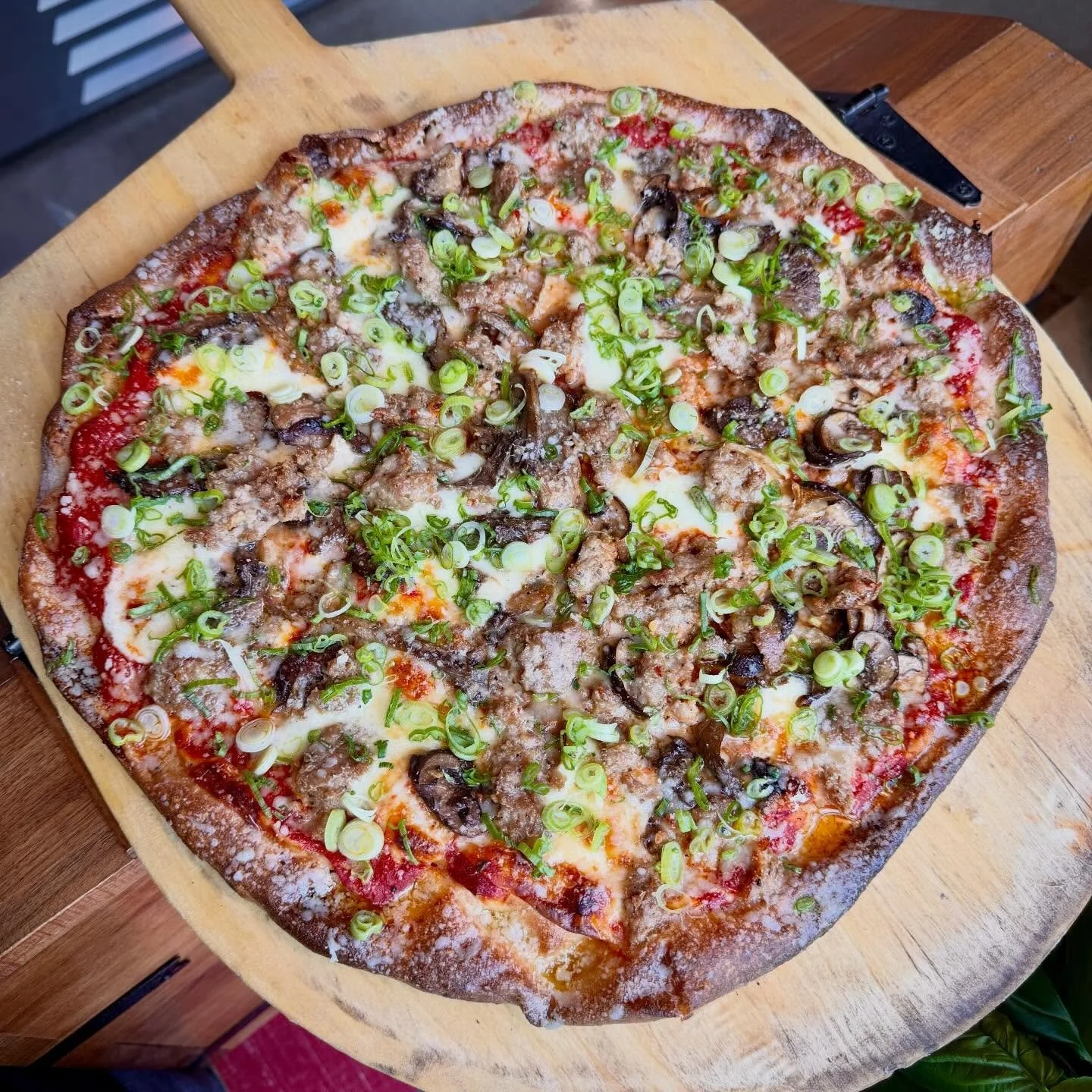 Happy Saturday Friends! Our classic MUSHROOM PIZZA is seen here with the Pork Sausage and Scallion Add-Ons!! 😋

Made with Provolone, Mozzarella, House Tomato Sauce, Grana and our special mix of Mushrooms (Crimini, Blue Oyster, King Trumpet) - all on