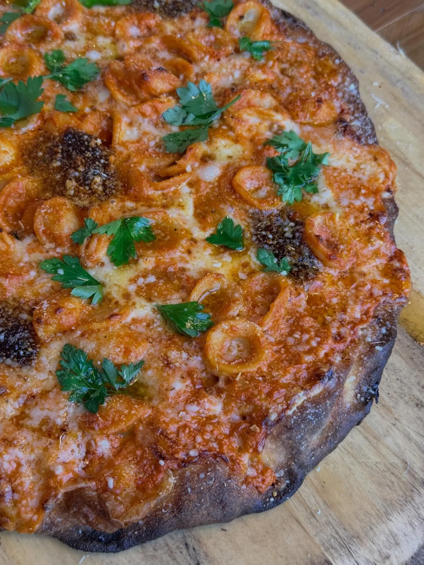 Happy Saturday Friends! And feat your eyes on Monte&rsquo;s VODKA MAC AND CHEESE Pizza! 👀🤌🏼

This pie is made with Provolone, Fontina, Vodka Sauce, Nduja (a type of pork sausage), Orecchiette pasta, and is finished with Pecorino and Herb Breadcrum