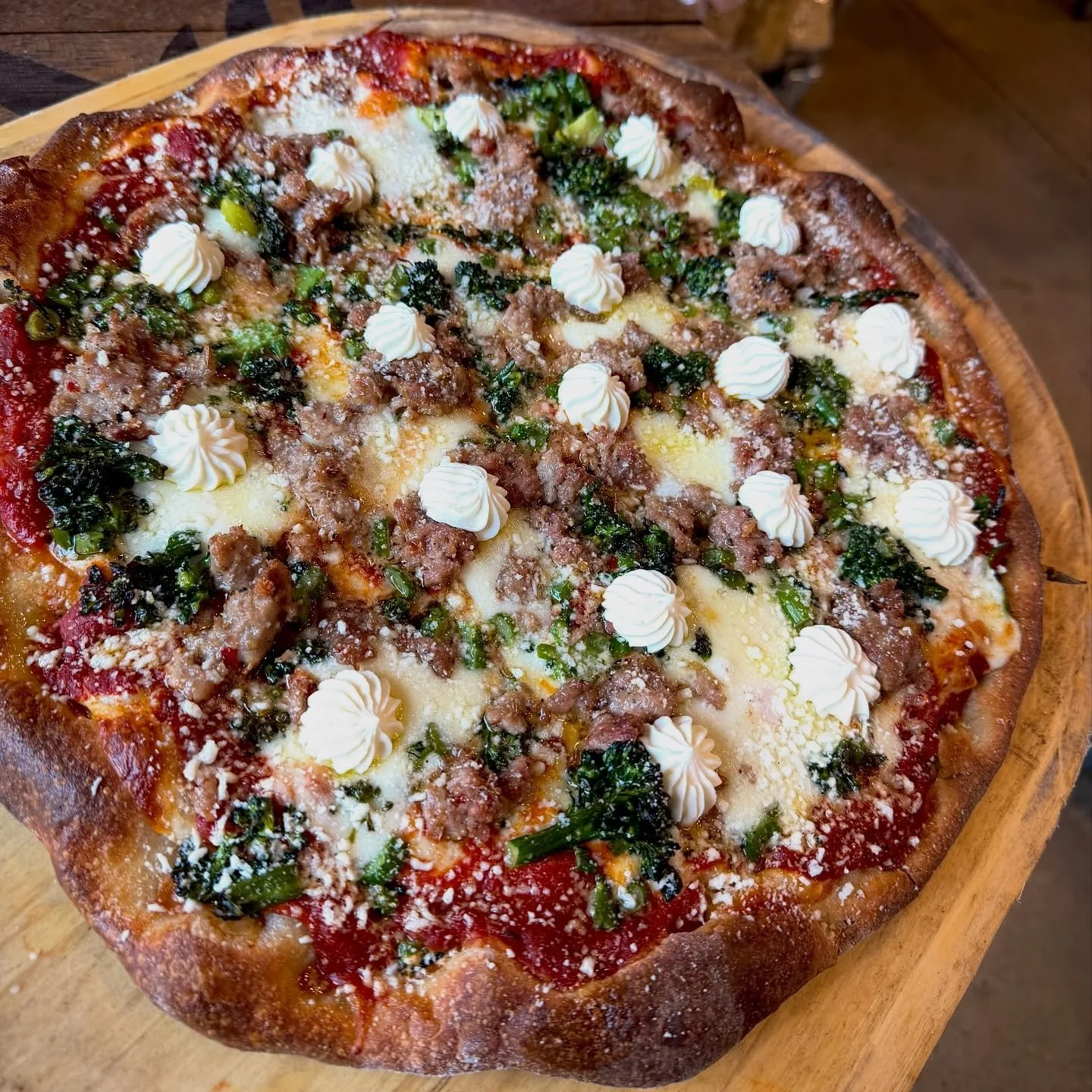 WITH LOVE
That&rsquo;s how we make&rsquo;m at Monte&rsquo;s and our SAUSAGE &amp; BROCCOLI PIZZA is a prime example.  There&rsquo;s the long, slow ferment on our multigrain dough, par-baked for added lightness and crunch - and the toppings are prepar