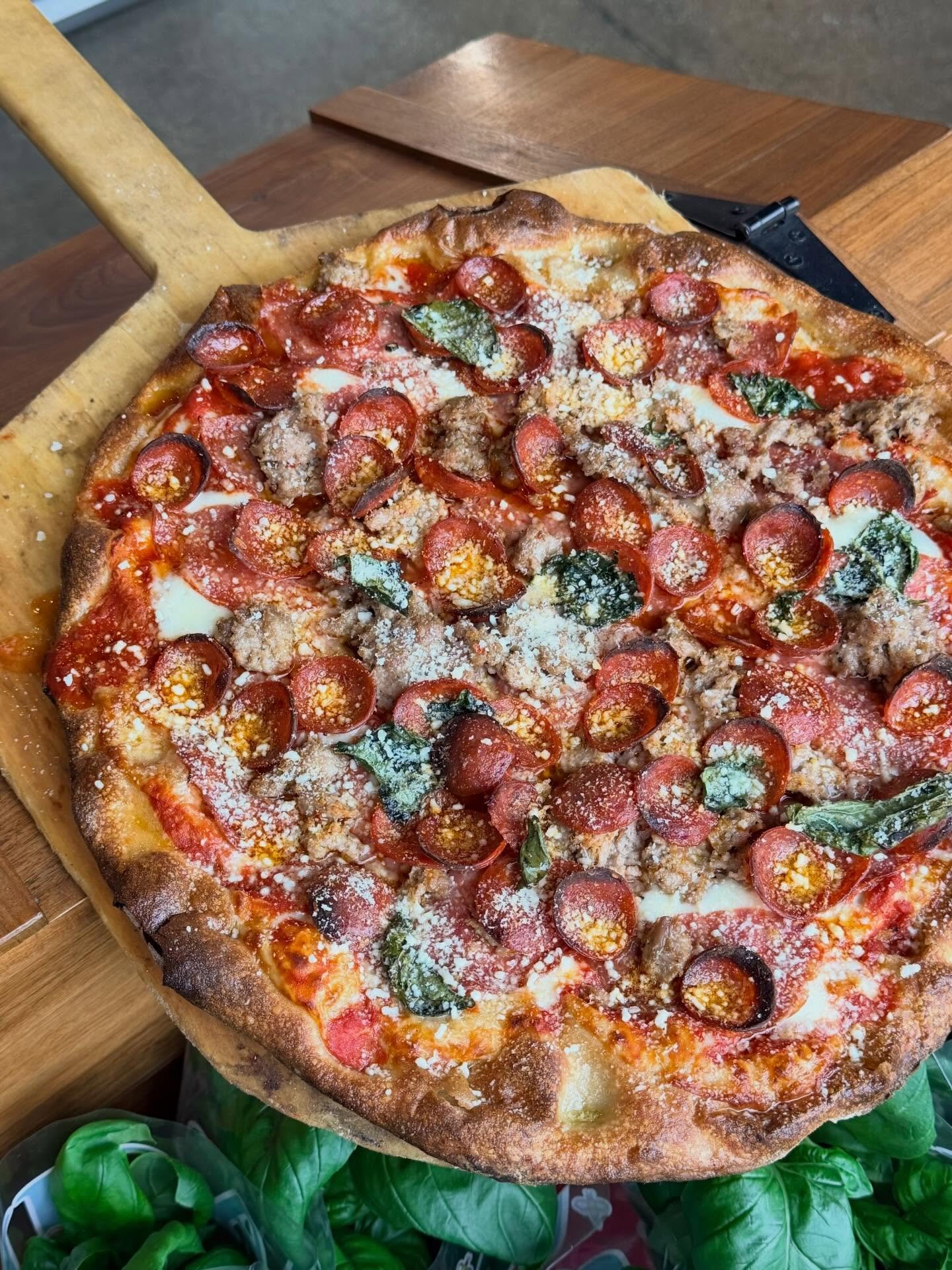 TRE CARNI toppings on Monte&rsquo;s classic CHEESE PIZZA makes the perfect addition to a rainy Saturday! 🍕☔️

Our Cheese Pie is made with Provolone, Mozzarella, on our Nana Q&rsquo;s house Tomato sauce and finished with Basil and Grana. Seen here wi