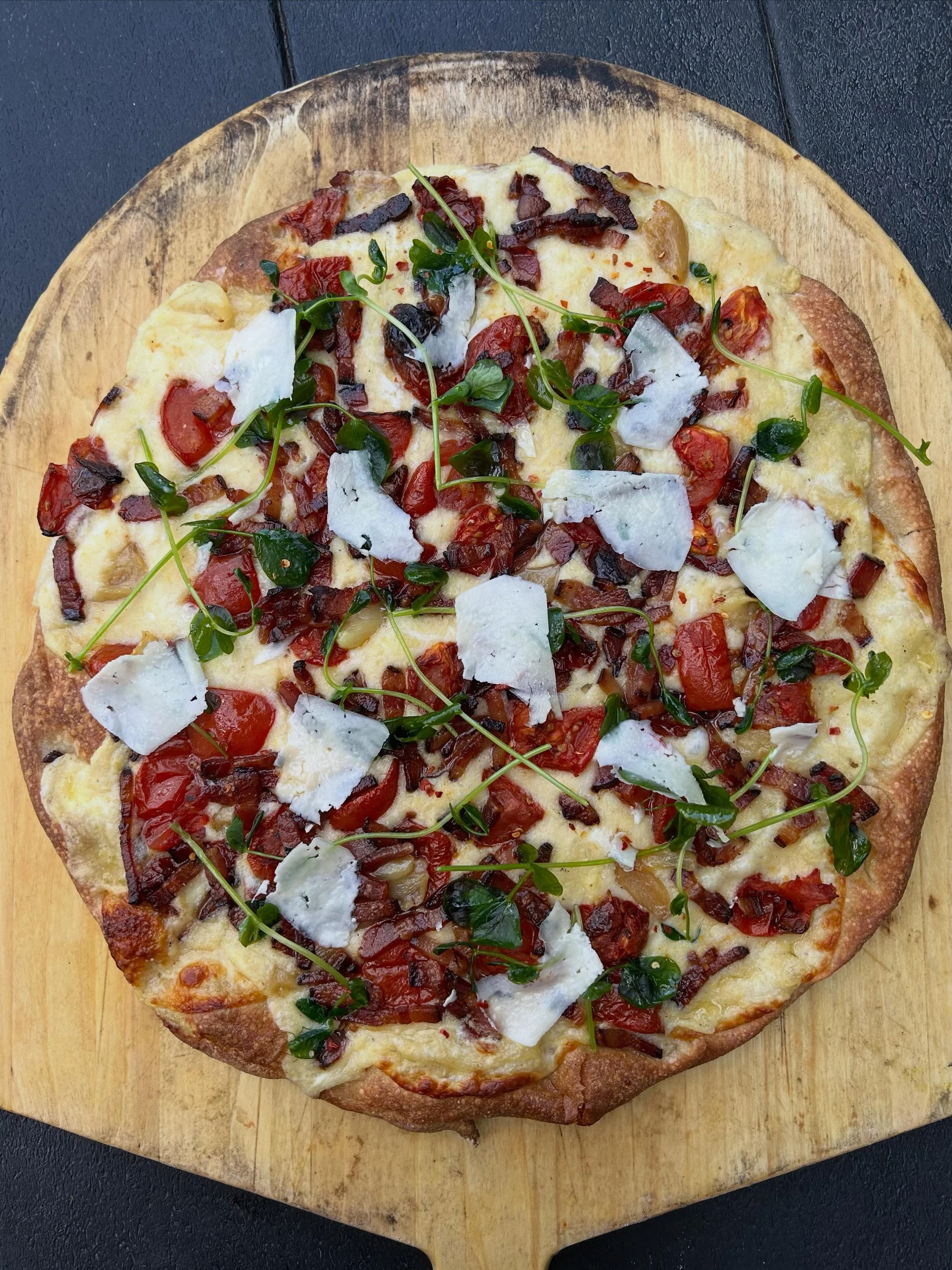 HAPPY WEDNESDAY!
We&rsquo;ve got a delicious pizza special for you today- polenta, provolone, roast tomatoes, confit garlic, @shortcreeknh bacon, @goransonfarm pea shoots, pecorino and red pepper flake.
YUM! 😀 🌞 

OPEN UNTIL 8PM
PHONE ORDERS: 207-6