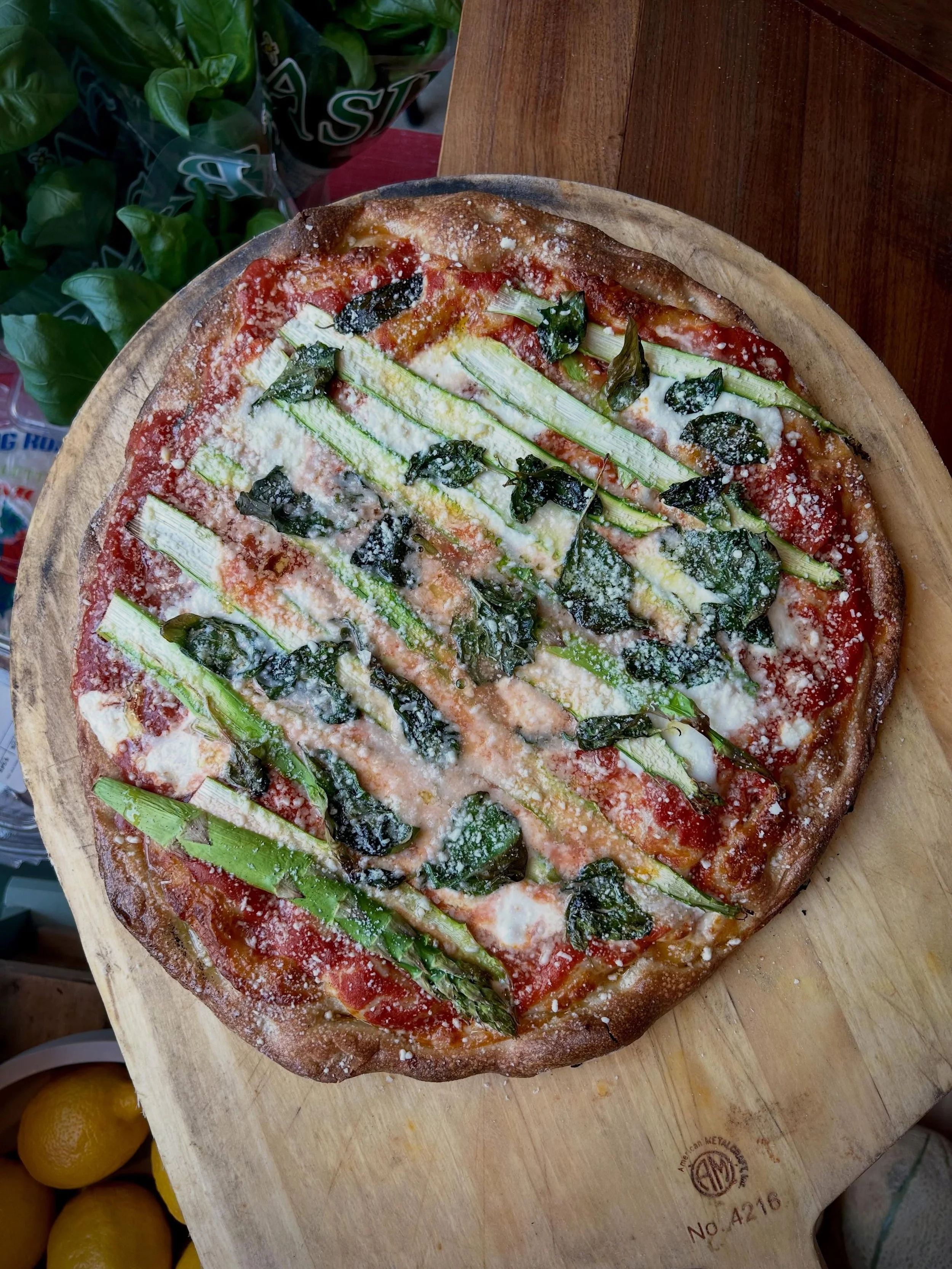 Feast your eyes on this Margarita Romana with Asparagus. Burrata, basil, pecorino and a fresh green veggie on top. Pure flavors and perfect rainy day food. See you soon!

OPEN UNTIL 8
(207) 613-9873
DELIVERY @2dinein 

#montesfinefoods #bytheslice #p