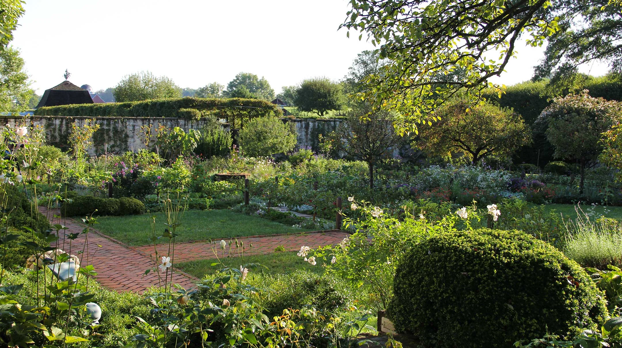 Morning in the garden at the Oak Spring Garden estate in Virginia. © Oak Spring Garden Foundation