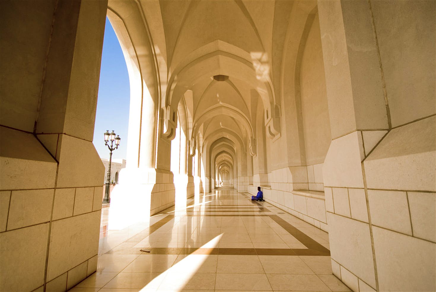 sultans-palace-muscat-oman-7b69ab6ae63b.jpg