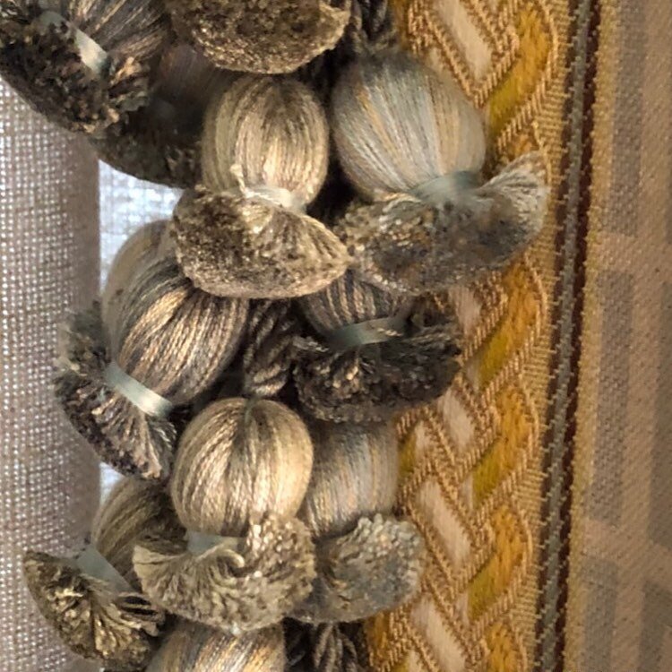 It&rsquo;s all in the details! 

@samuelandsons @schumacher1889 @schumacher_troy  @nobilis_usa 
@vervainfabrics 
@lorireedsource 
@schumacher_indiana_ohio_jen 
#kmbstudio #ohiointeriordesigner #chicagointeriordesigner #clevelandinteriordesigner #flor