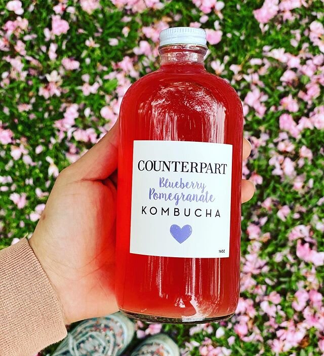 🌸Is it even possible to walk right through these petals and not take a photo? I don&rsquo;t think so 🤓. The prettiest pink and the wildest bottle reflection!