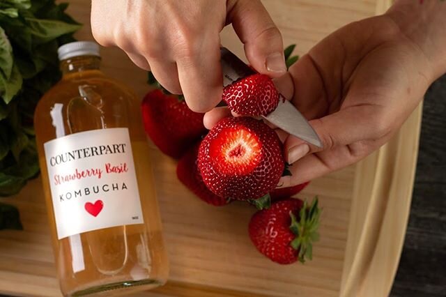 🍓 Strawberries have been on my mind A LOT lately. I mean, they are actually just the coolest little things. All of those seeds! The color! I&rsquo;m just reeaalll into them these days.⁣
⁣
🍓With a new platform to order the Booch (and so many other p