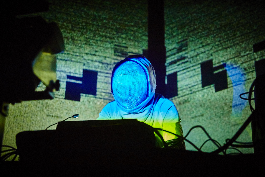 AP_SQUAREPUSHER_WH_041915_001.jpg