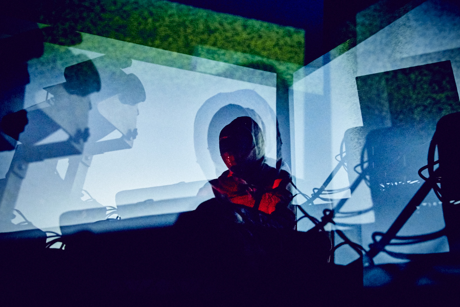 AP_SQUAREPUSHER_WH_041915_032.jpg