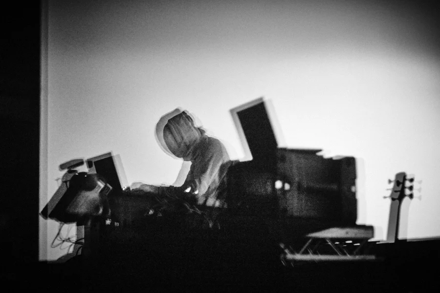 AP_SQUAREPUSHER_WH_041915_055.jpg