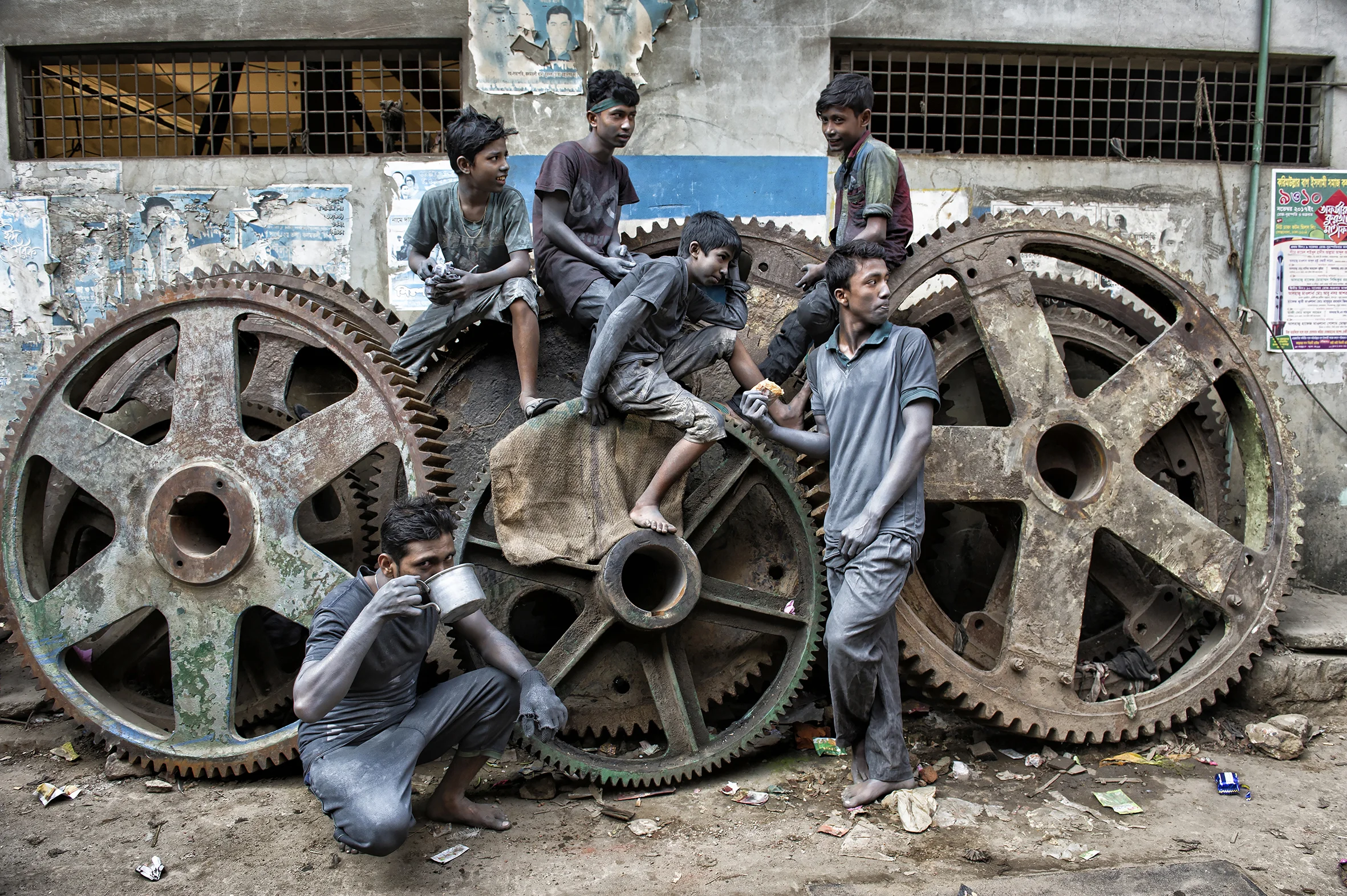 02.MODERN TIMES.jpg