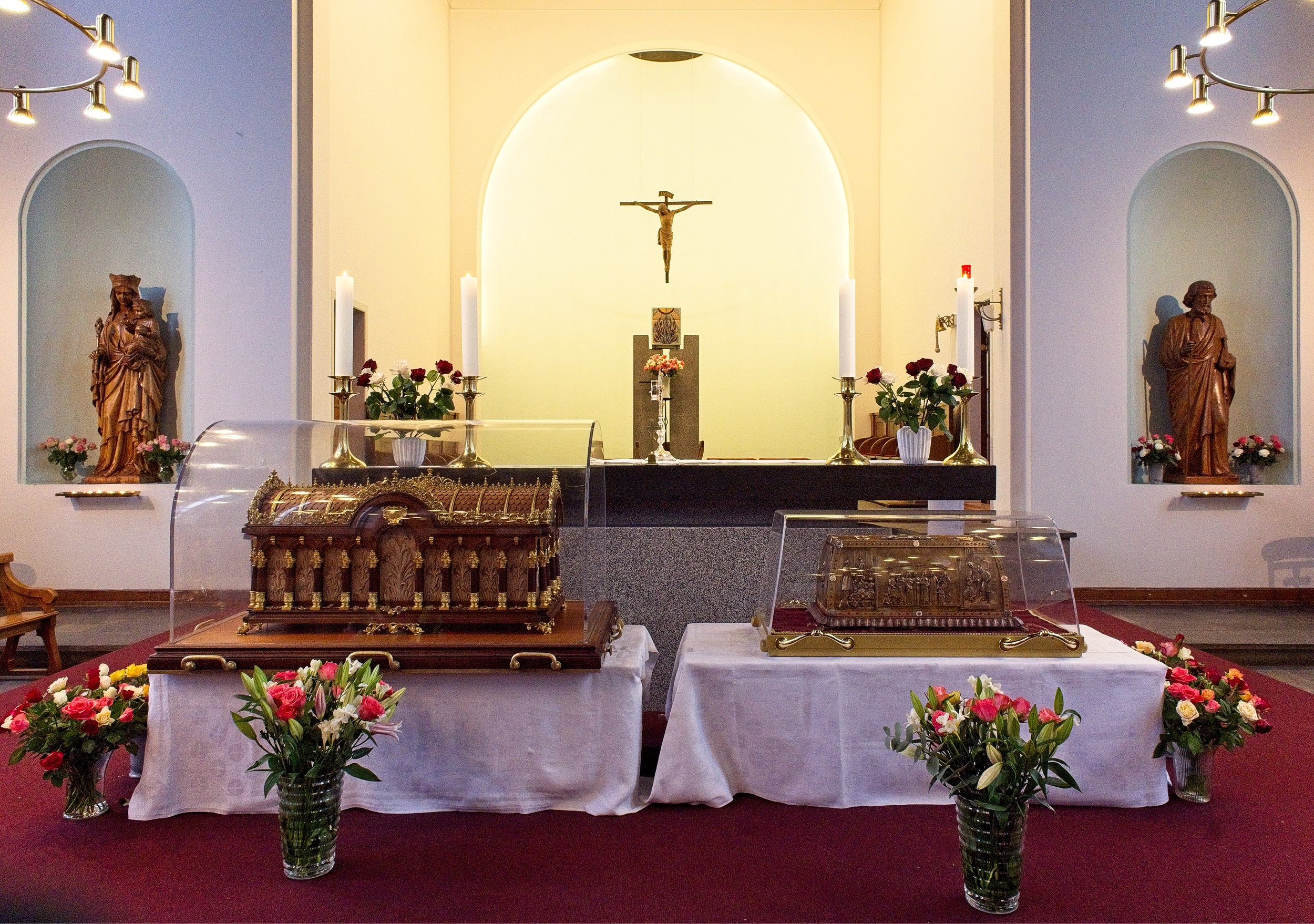 Relikviers besøg i Sankt Therese Kirke 2018 - 014.jpg