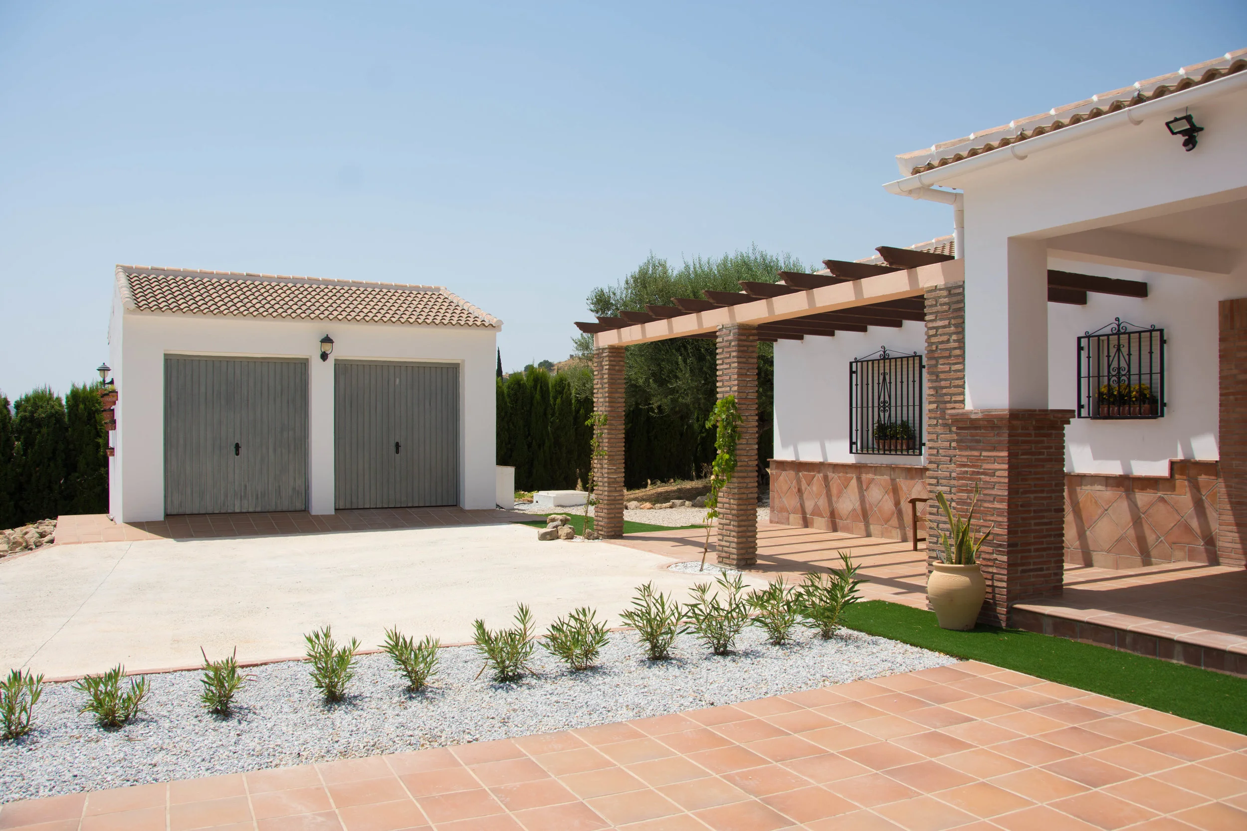 LT Construction - Garage and Carports