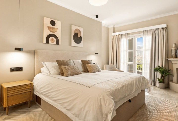 Proceso de construcción de una villa de lujo en Marbella con gestión profesional del proyecto.