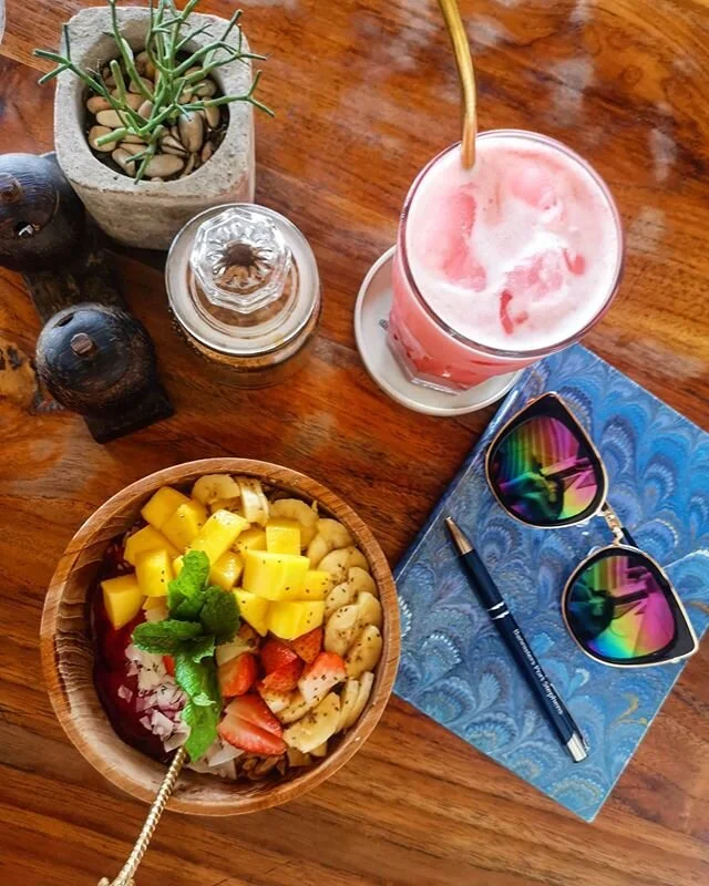 canggu = chilled out byron bay and I'm living for it @theloftbali
.
.
.
.
.
.
.
.
.
.
#canggu #byronbay #aussie #aussiesinbali #antipodean #tropicalisland #surflife #summervibes #acaibowl #pinklatte #bali #indonesia #permanentvacation #ripcurl #roxy 