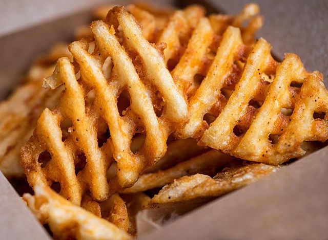 Warm up to some waffle fries for the first day of Winter ❄️🍟 #ConradsGrillChicago #FRYday