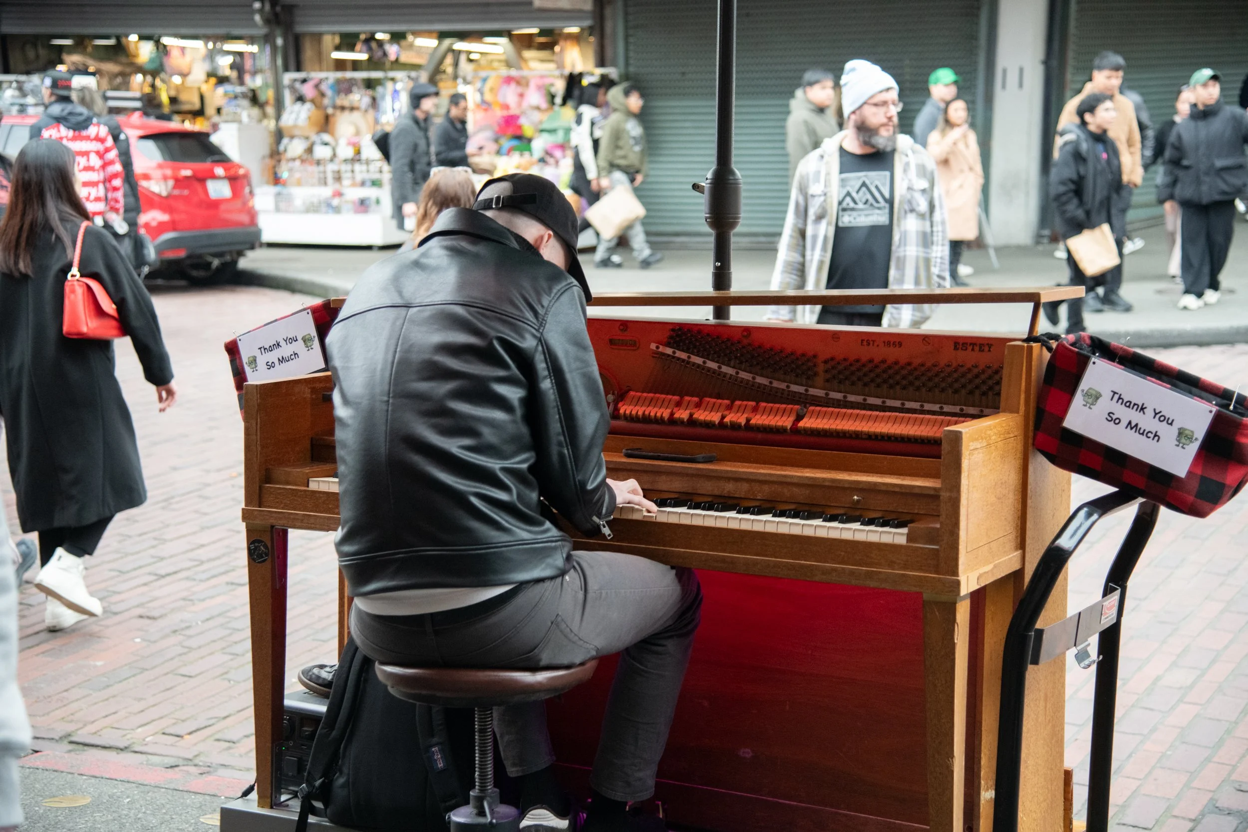 caela-pikeplacemarket-134.jpg