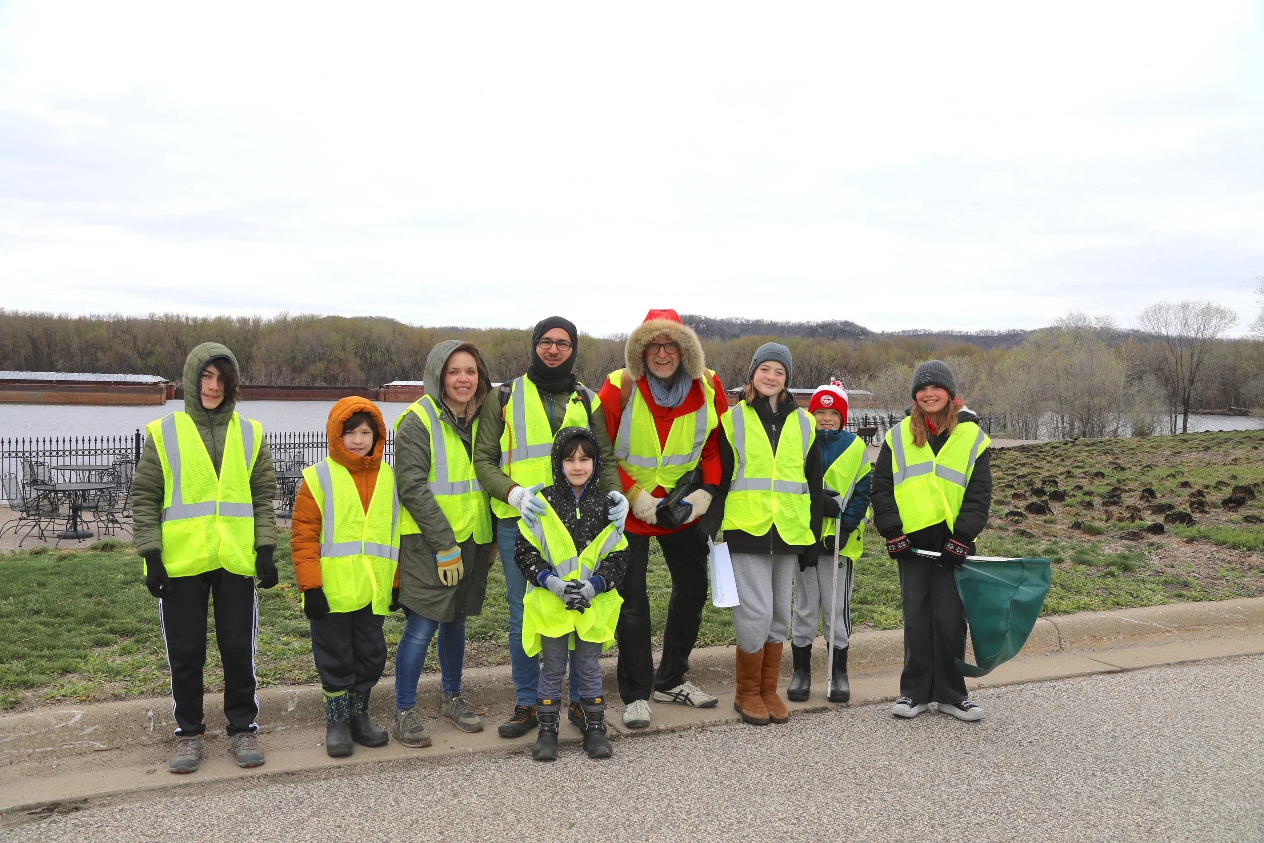 Community Big River Clean — Minnesota Marine Art Museum