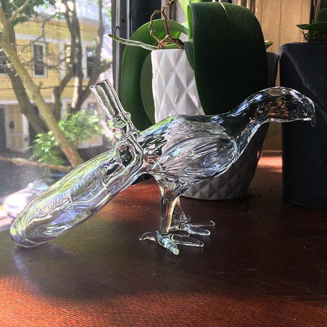 I can&rsquo;t believe I neglected to post a picture of this #birdbong made at @pilchuckglassschool earlier this summer. Inspired by @micahglass and @stephan_peirce &lsquo;s peacock float 🐦🐳🌊