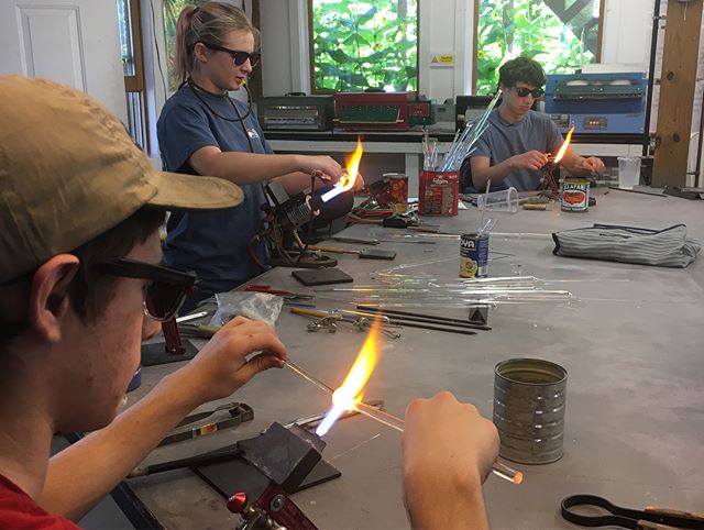 Week 2 is off to a great start here at @snowfarmcraft ! Me and @planemo_glass are Co-teaching a 2 week flameworking class for high schoolers and we are super impressed with their skill and ambition! The first picture is of our students working dilige