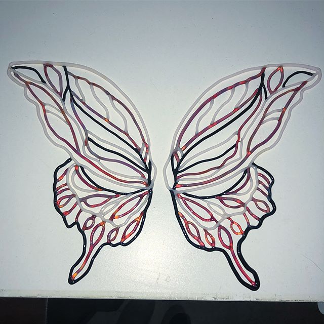 I forgot to mention these butterfly wings are CFL reactive 👽💕 made with black, amber purple and a new favorite of mine 👉🏻@trautmanartglass &lsquo;s CFL Pink Ivory, it looks white in sunlight and pink under fluorescent lighting. As always thanks f