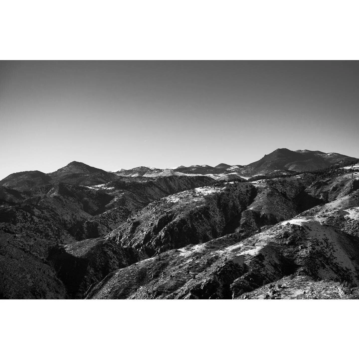 Golden, Colorado. Walking on a snowy ridge hoping not to fall. 😅
📸
📸
📸

#colorado #denver #blackandwhite #bnw #bnw_drama #landscape #landscapephotography #mountain #sony #sonyphotography #sonyalpha #hike #snow
